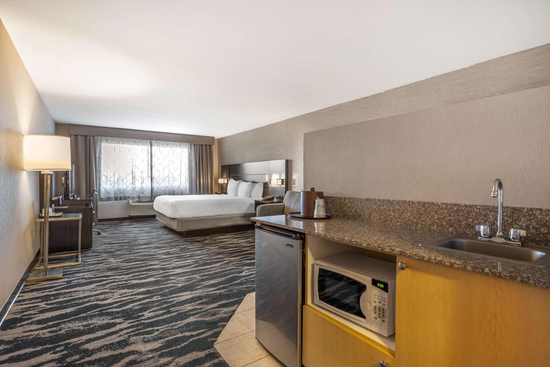 Best Western Plus North Las Vegas Inn & Suites - Photo 3