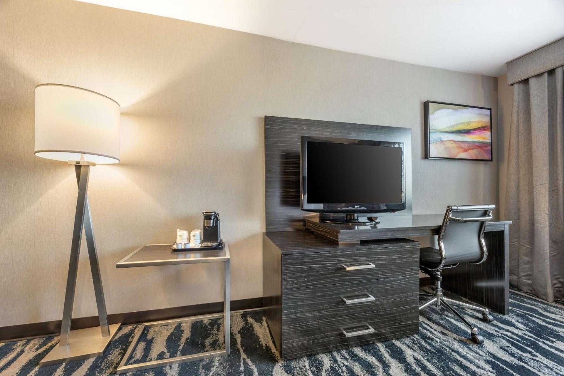 Best Western Plus North Las Vegas Inn & Suites - Photo 7