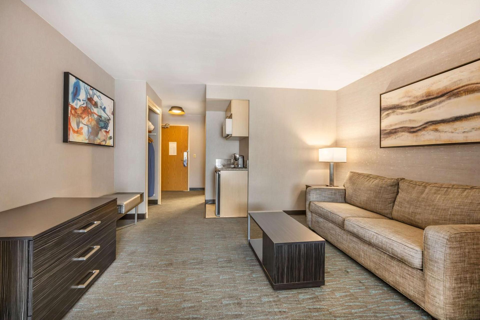 Best Western Plus North Las Vegas Inn & Suites - Photo 14