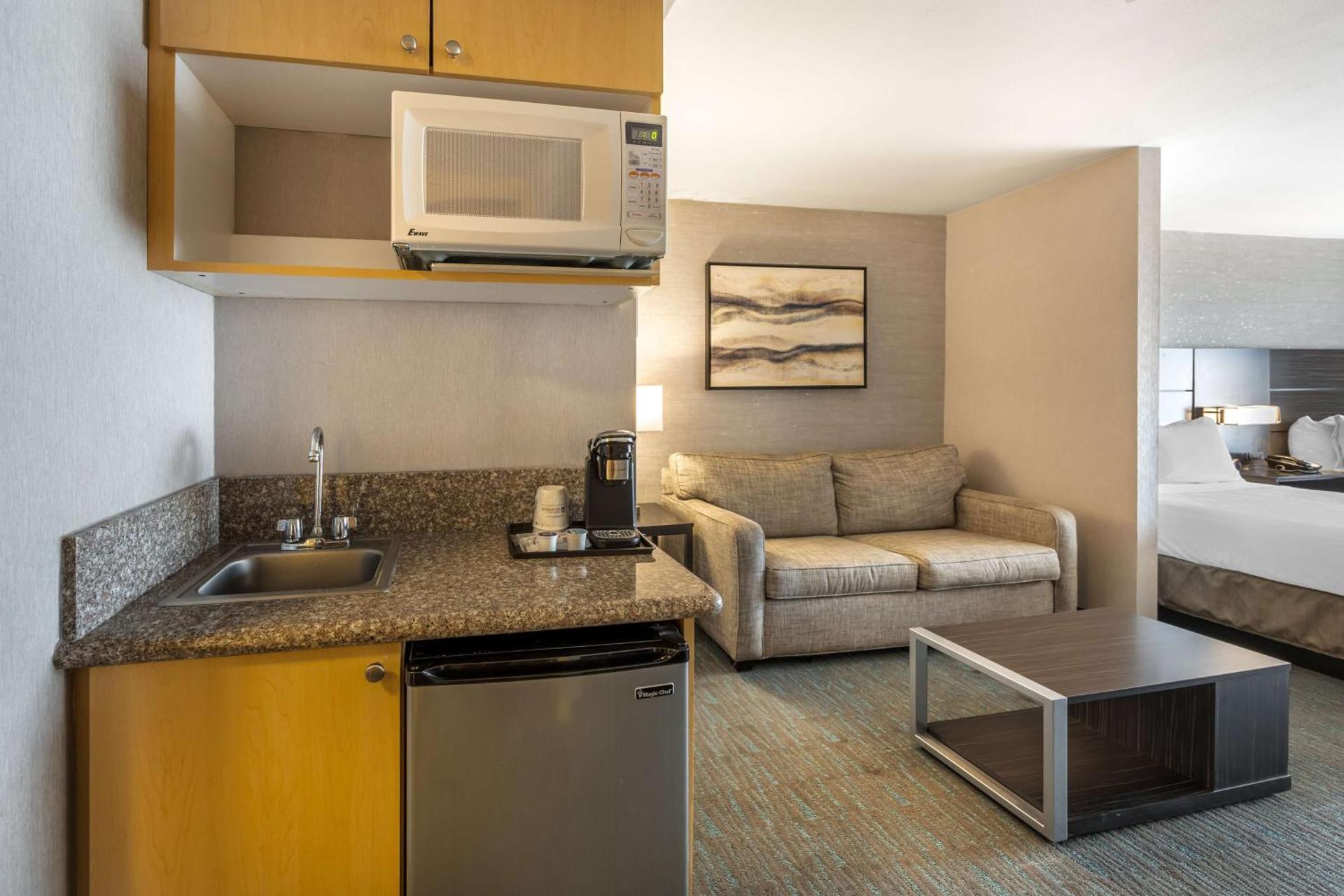 Best Western Plus North Las Vegas Inn & Suites - Photo 8