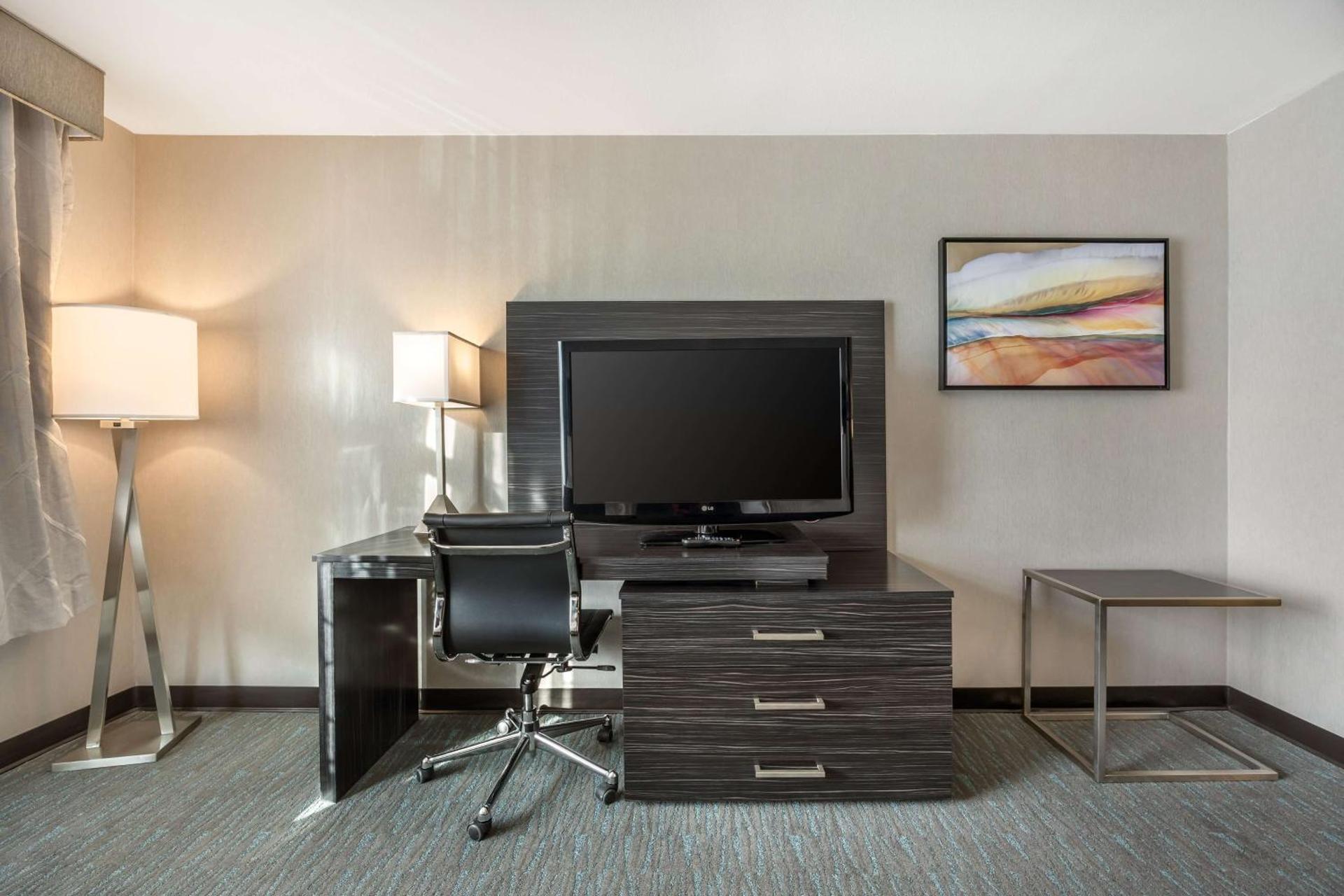 Best Western Plus North Las Vegas Inn & Suites - Photo 11