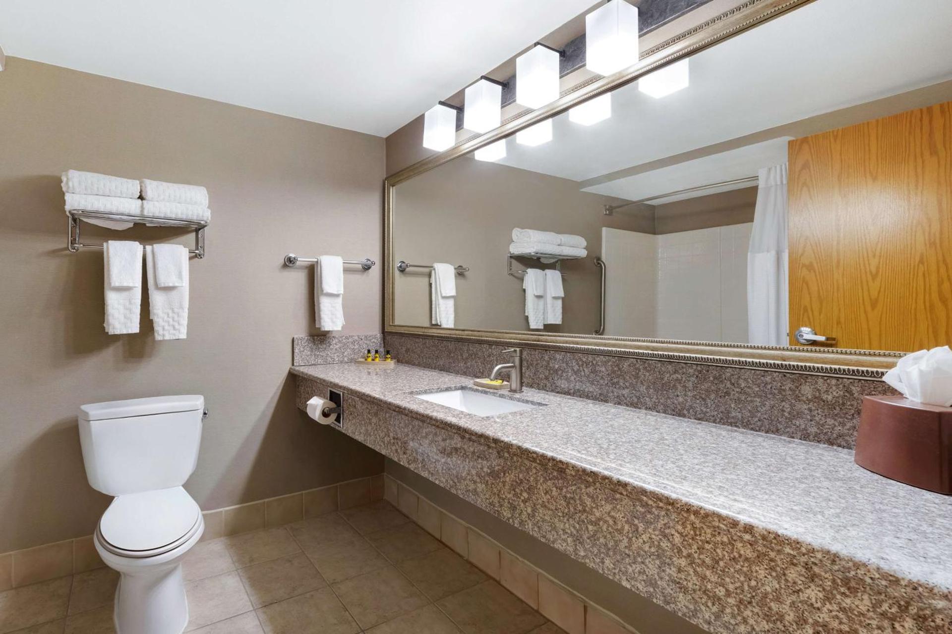 Best Western Plus North Las Vegas Inn & Suites - Photo 32