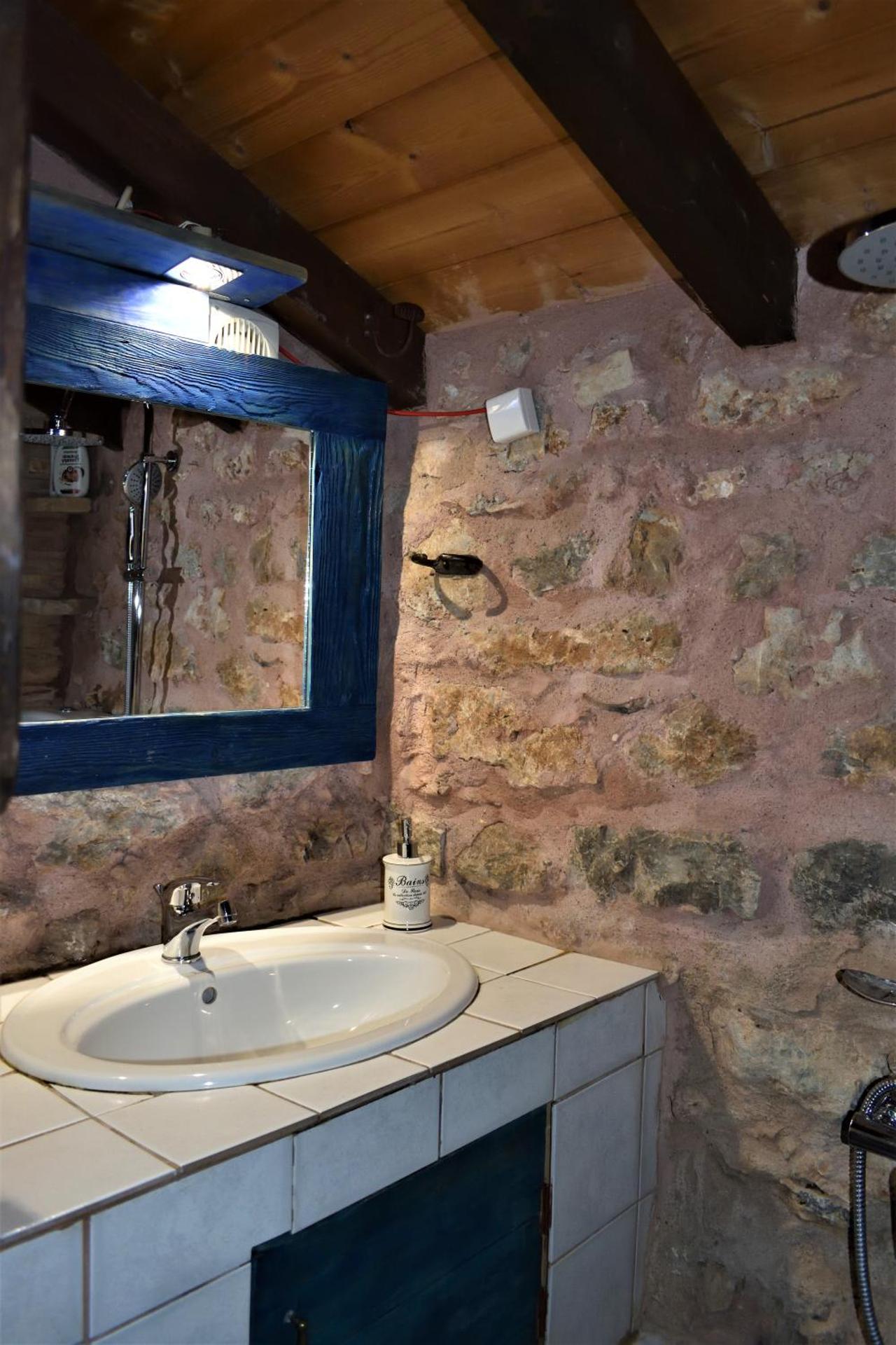 Small Stone Maisonette 1 - Photo 24