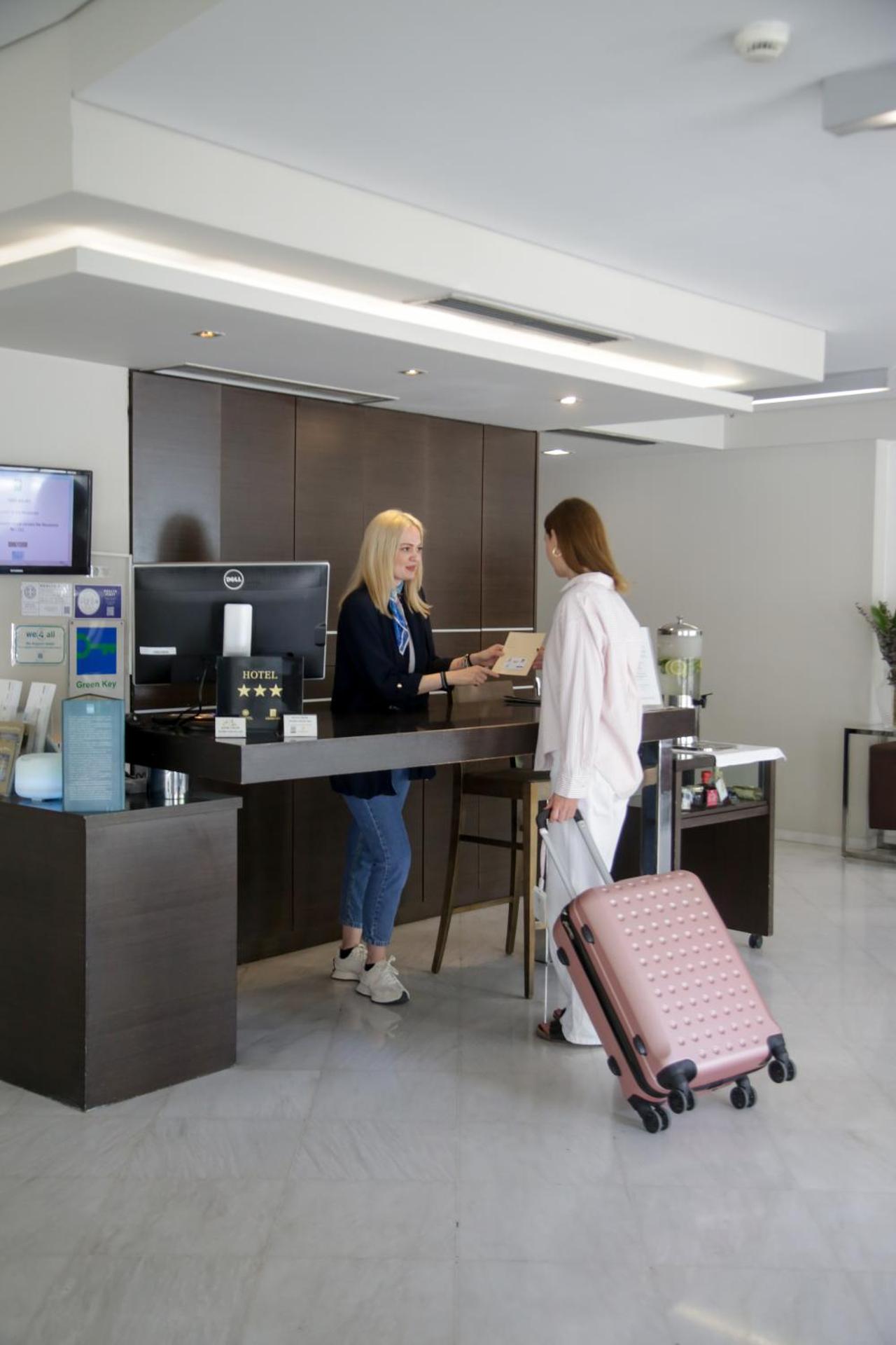 Astoria Hotel Thessaloniki - Photo 12