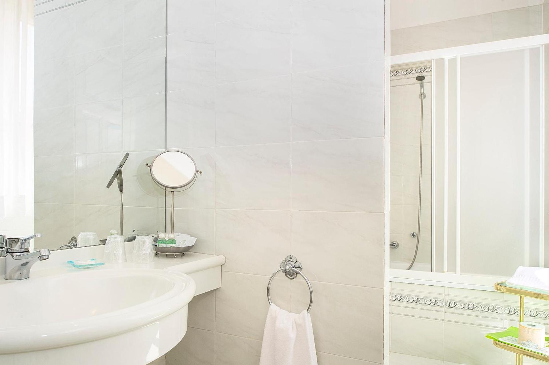 Grande Albergo Quattro Stagioni - Photo 29