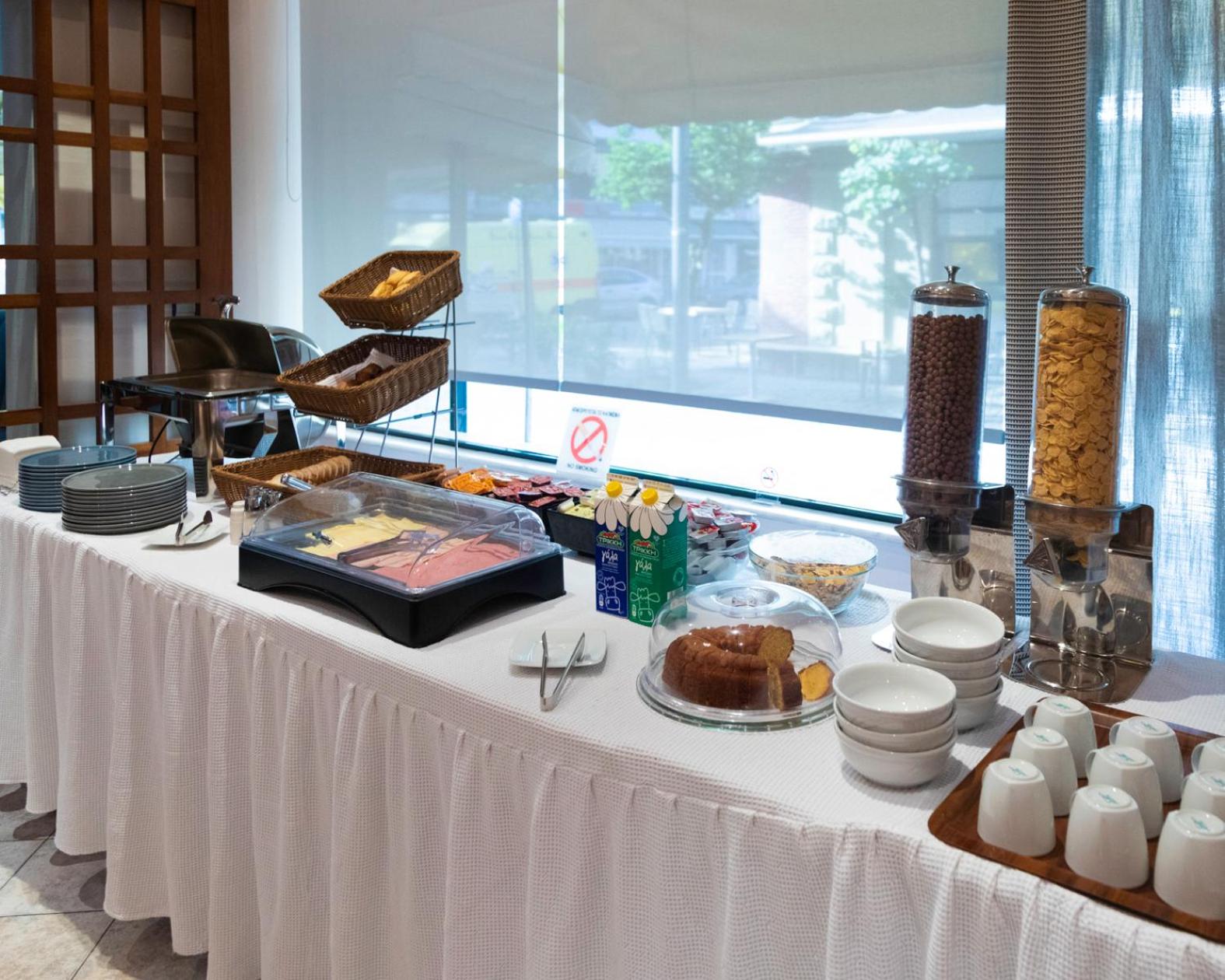 Hotel Avra - Photo 19