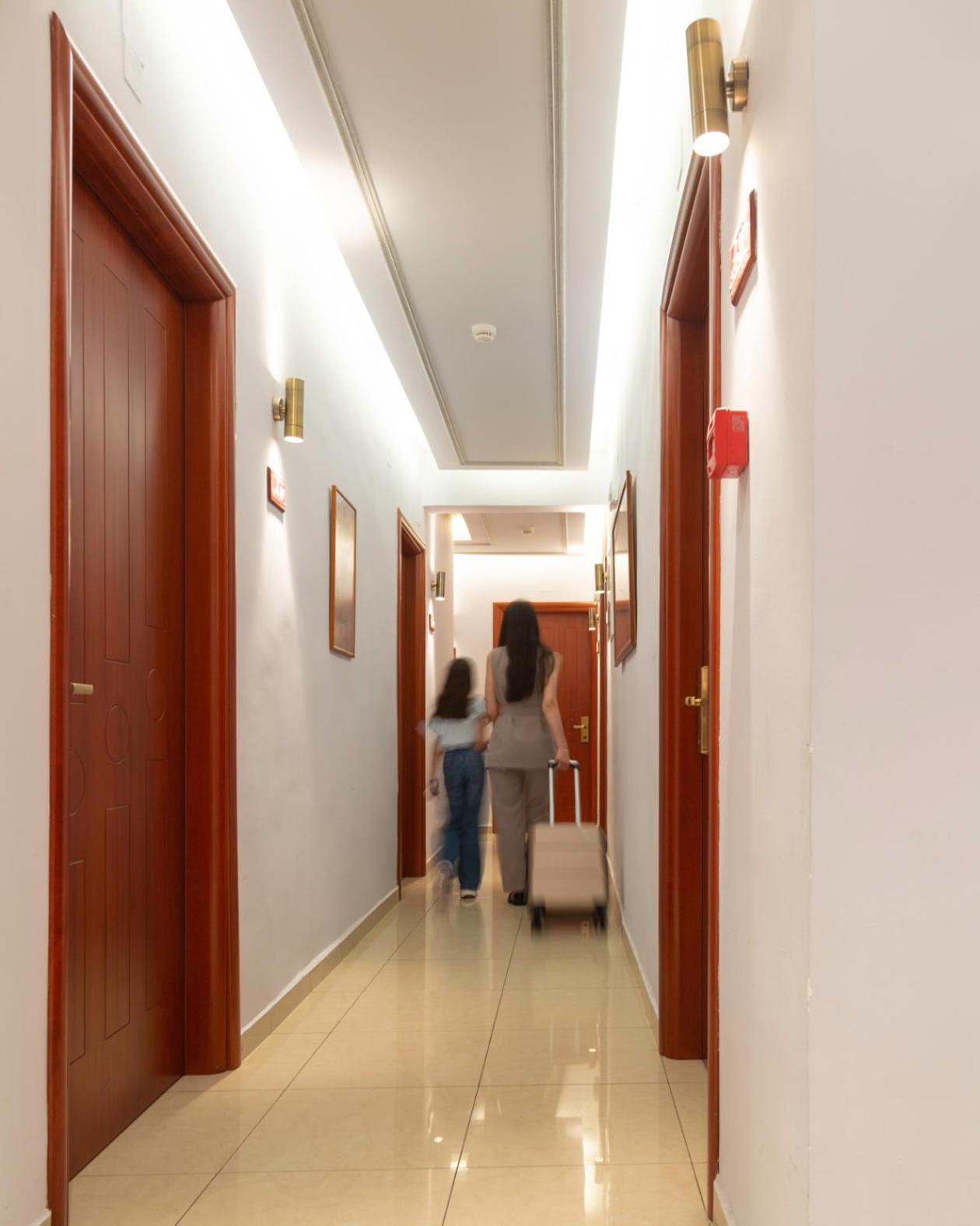 Hotel Avra - Photo 15