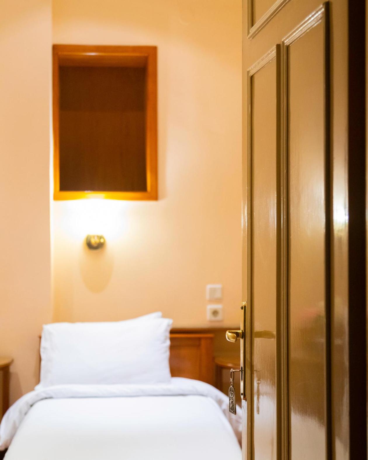 Hotel Avra - Photo 49