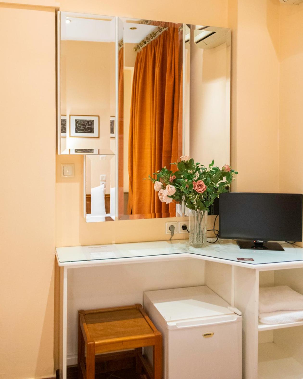 Hotel Avra - Photo 51