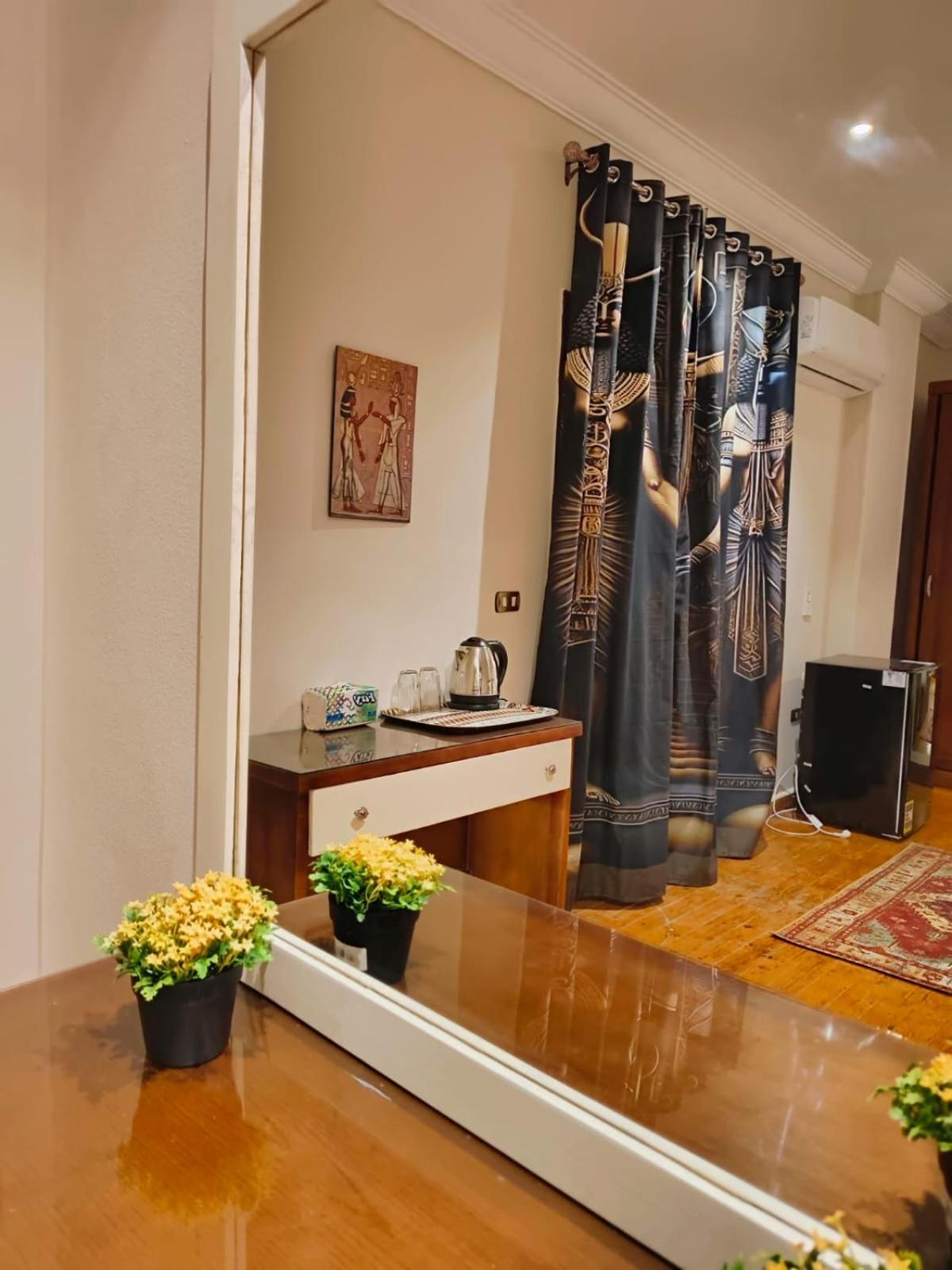 Akh Pyramid Hostel - Photo 8