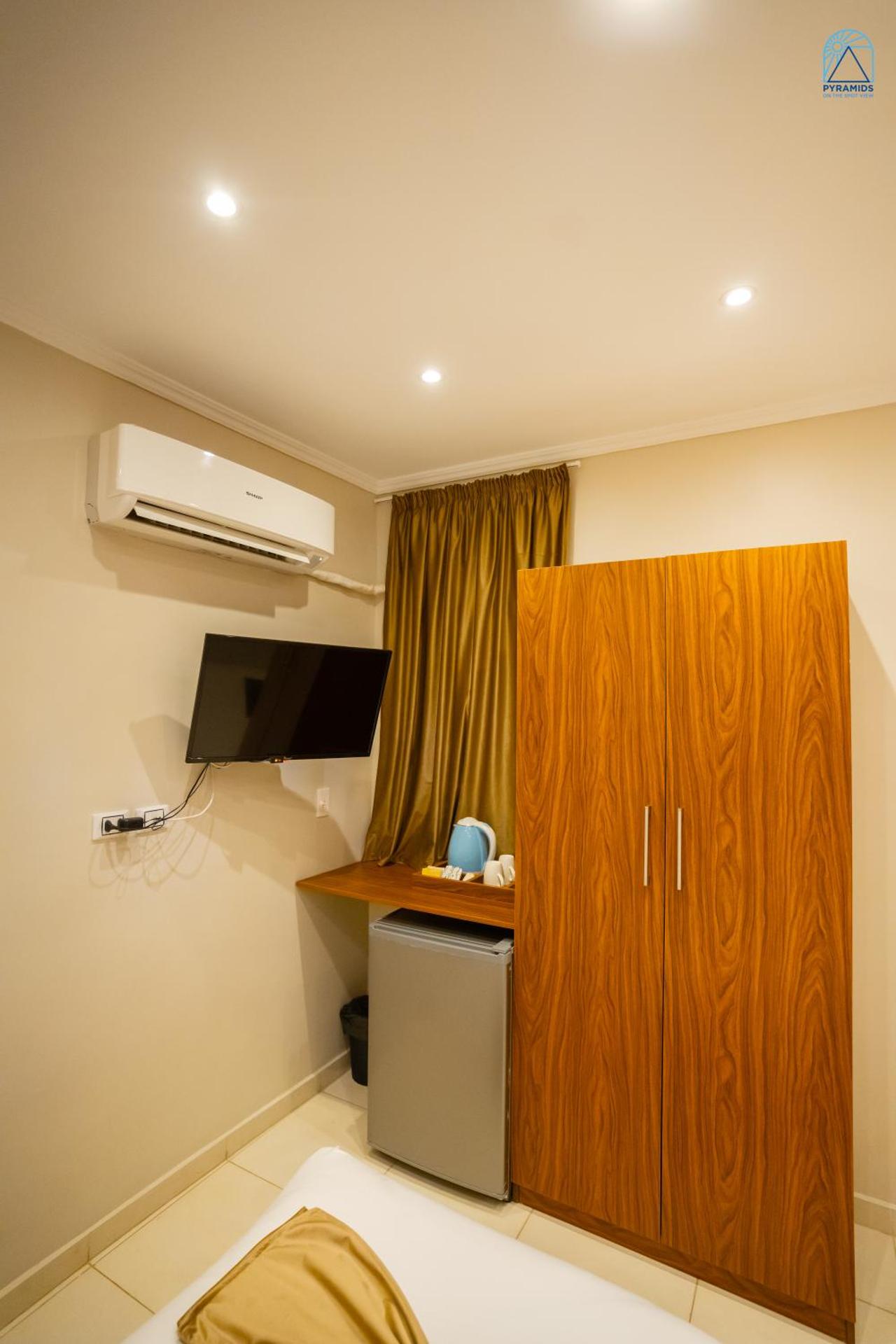 Pyramids On The Spot View - Photo 39