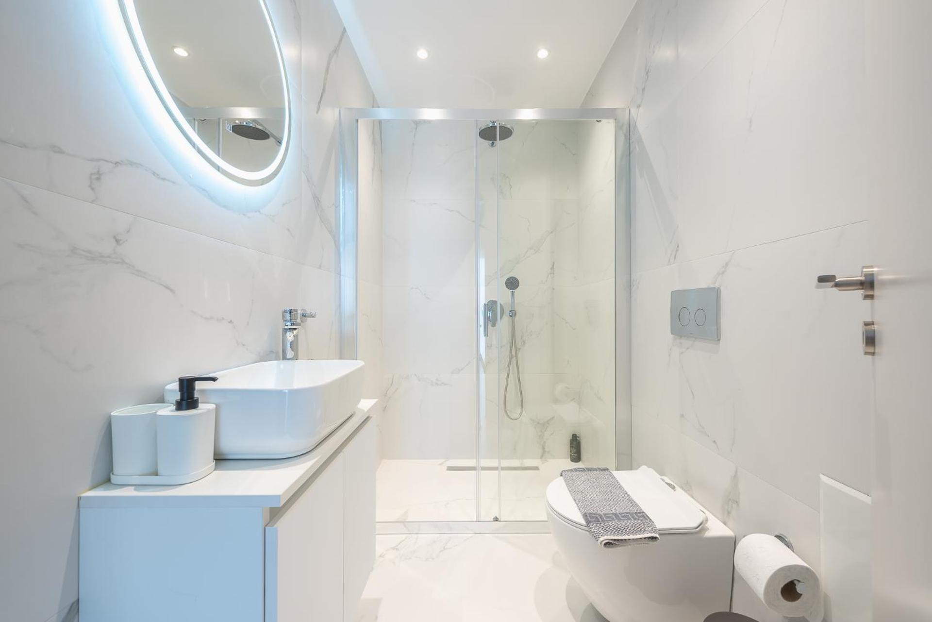 Luxury Athens Living 3BR with Balcony - Photo 25