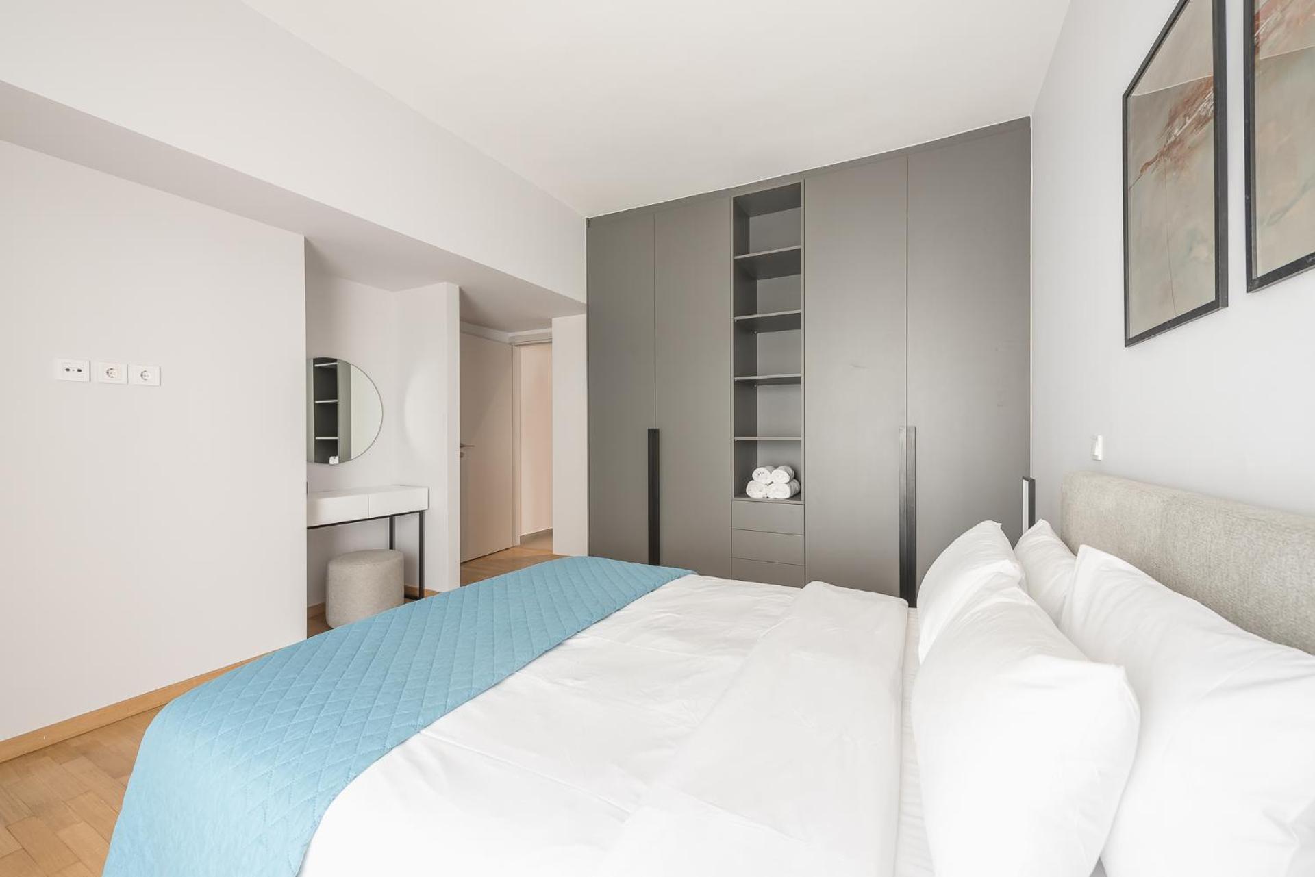 Luxury Athens Living 3BR with Balcony - Photo 26