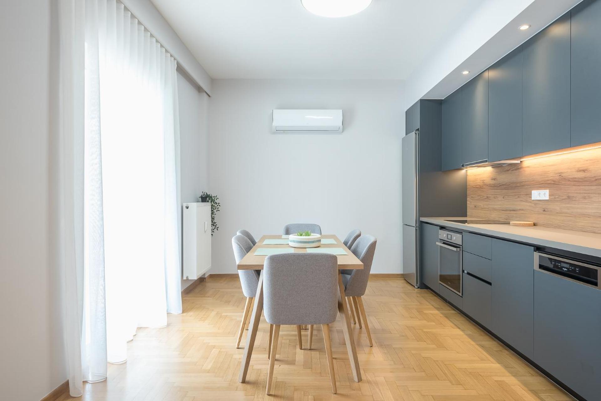 Luxury Athens Living 3BR with Balcony - Photo 5