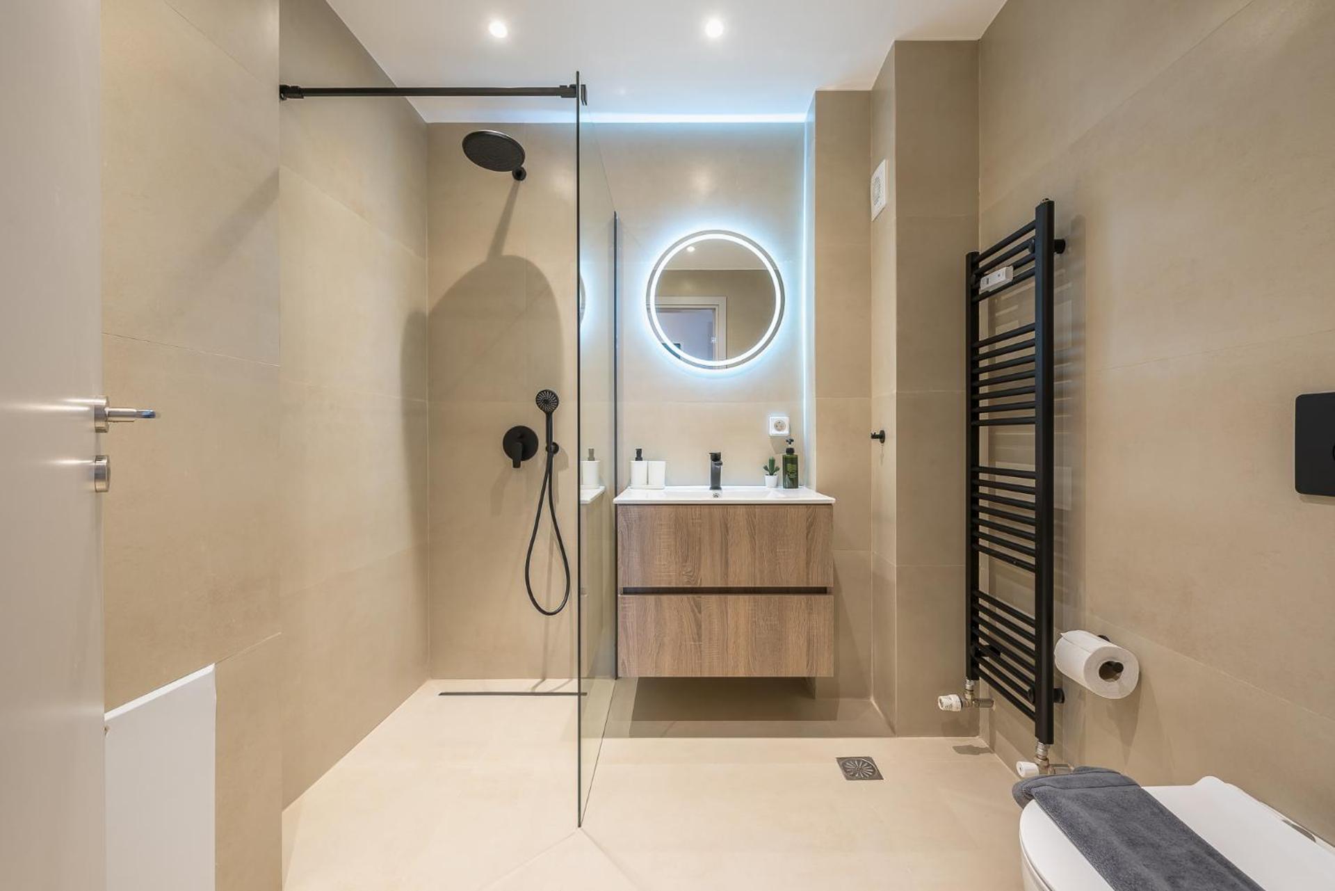 Luxury Athens Living 3BR with Balcony - Photo 27