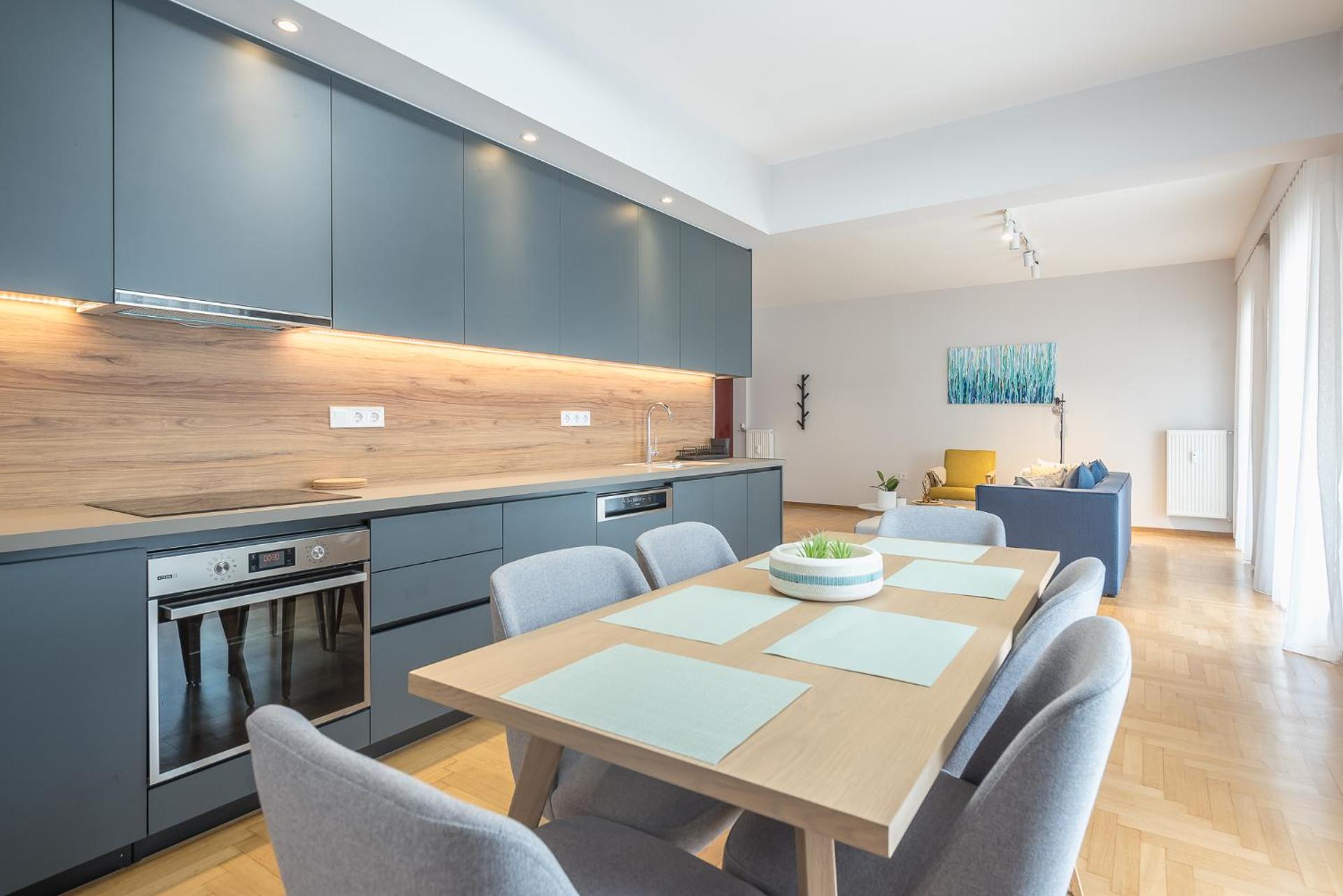 Luxury Athens Living 3BR with Balcony - Photo 4