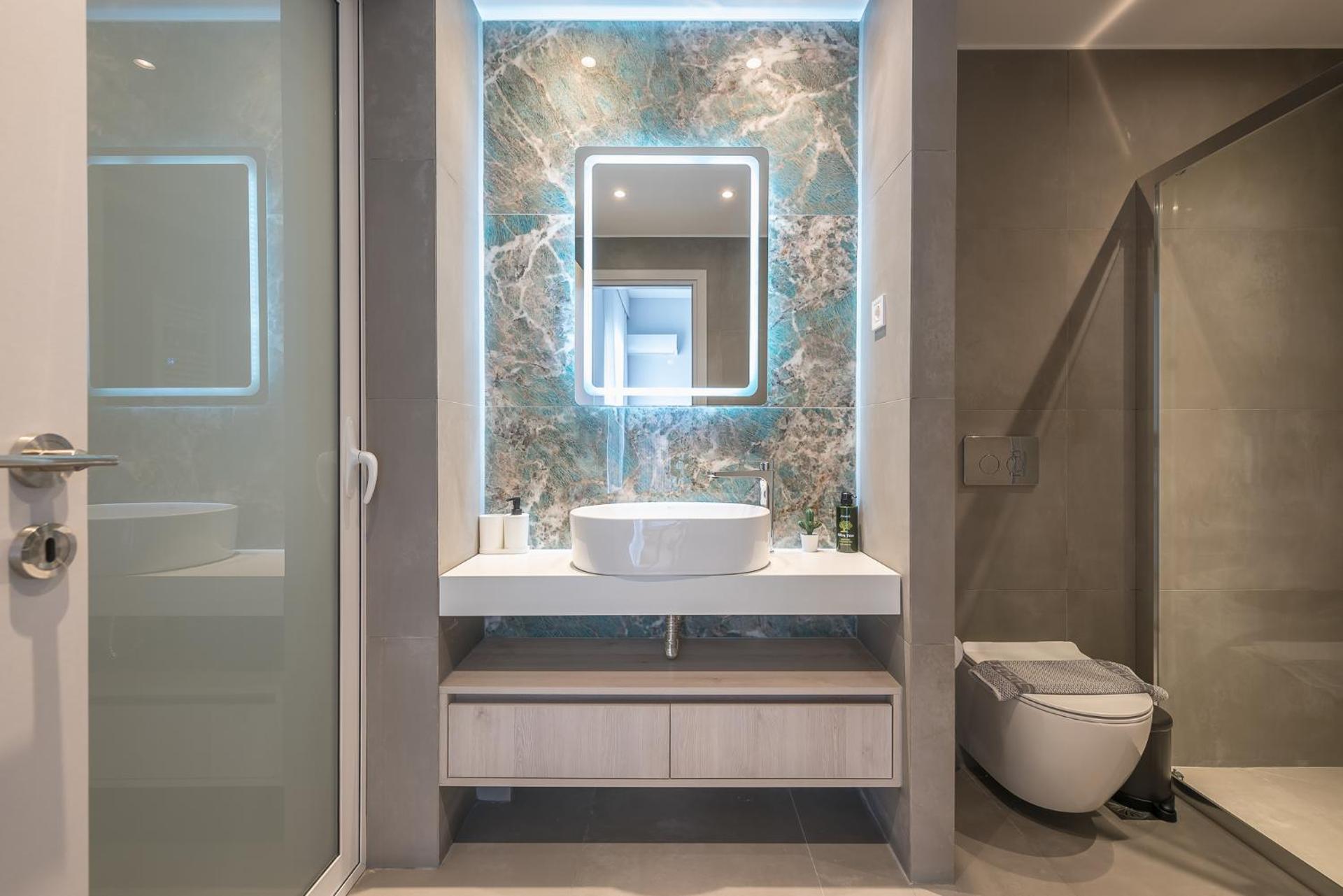 Luxury Athens Living 3BR with Balcony - Photo 8