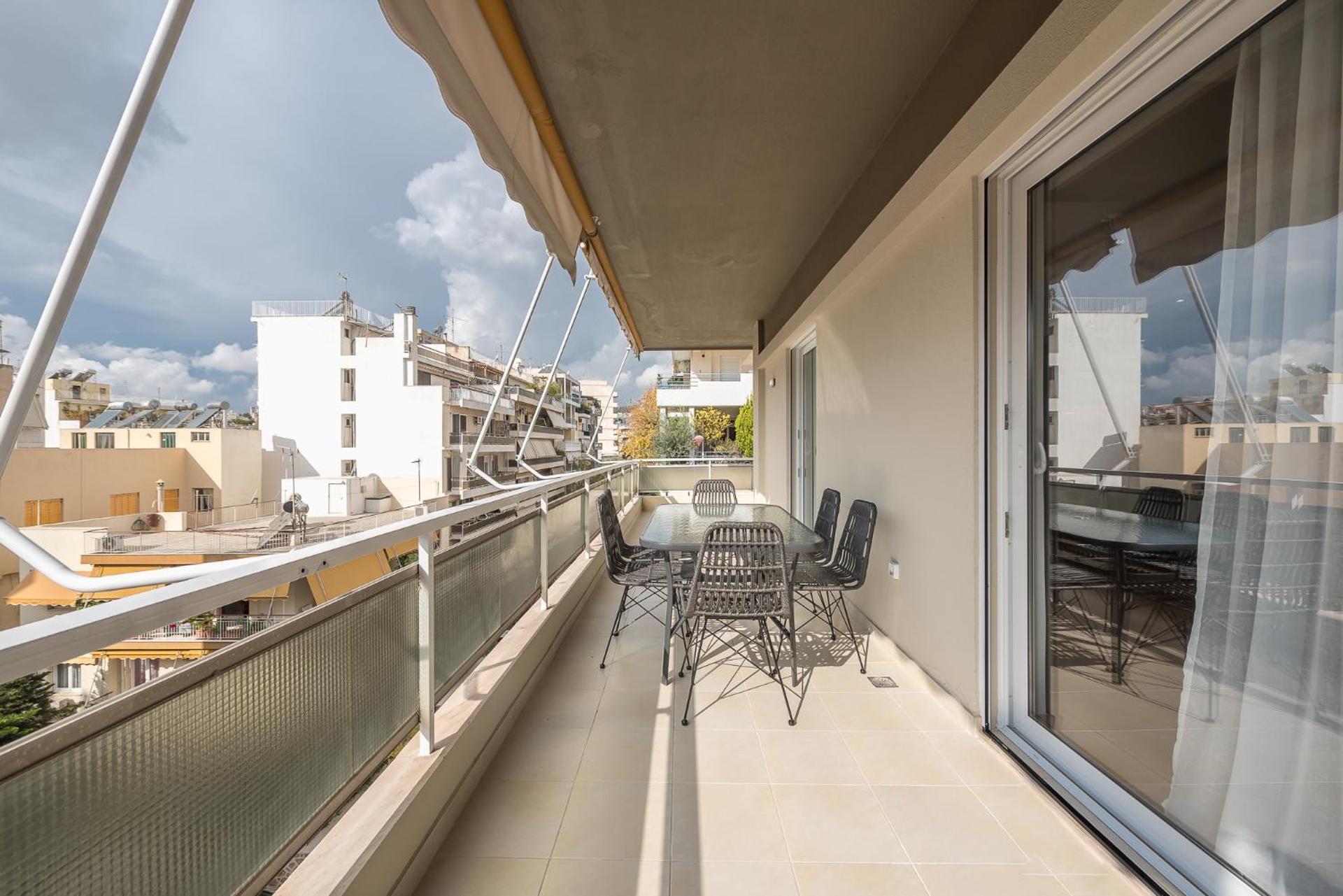 Luxury Athens Living 3BR with Balcony - Photo 14