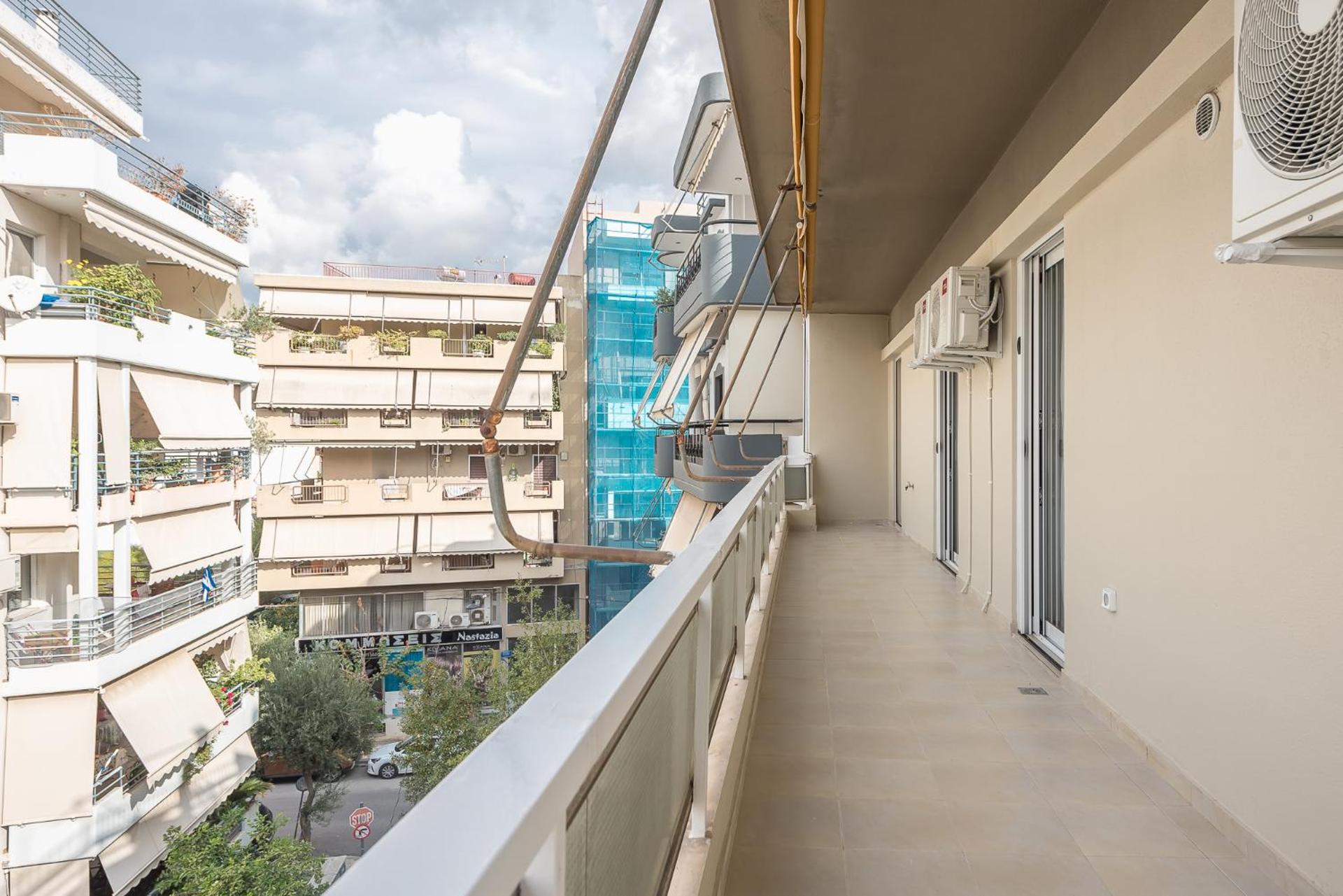 Luxury Athens Living 3BR with Balcony - Photo 16