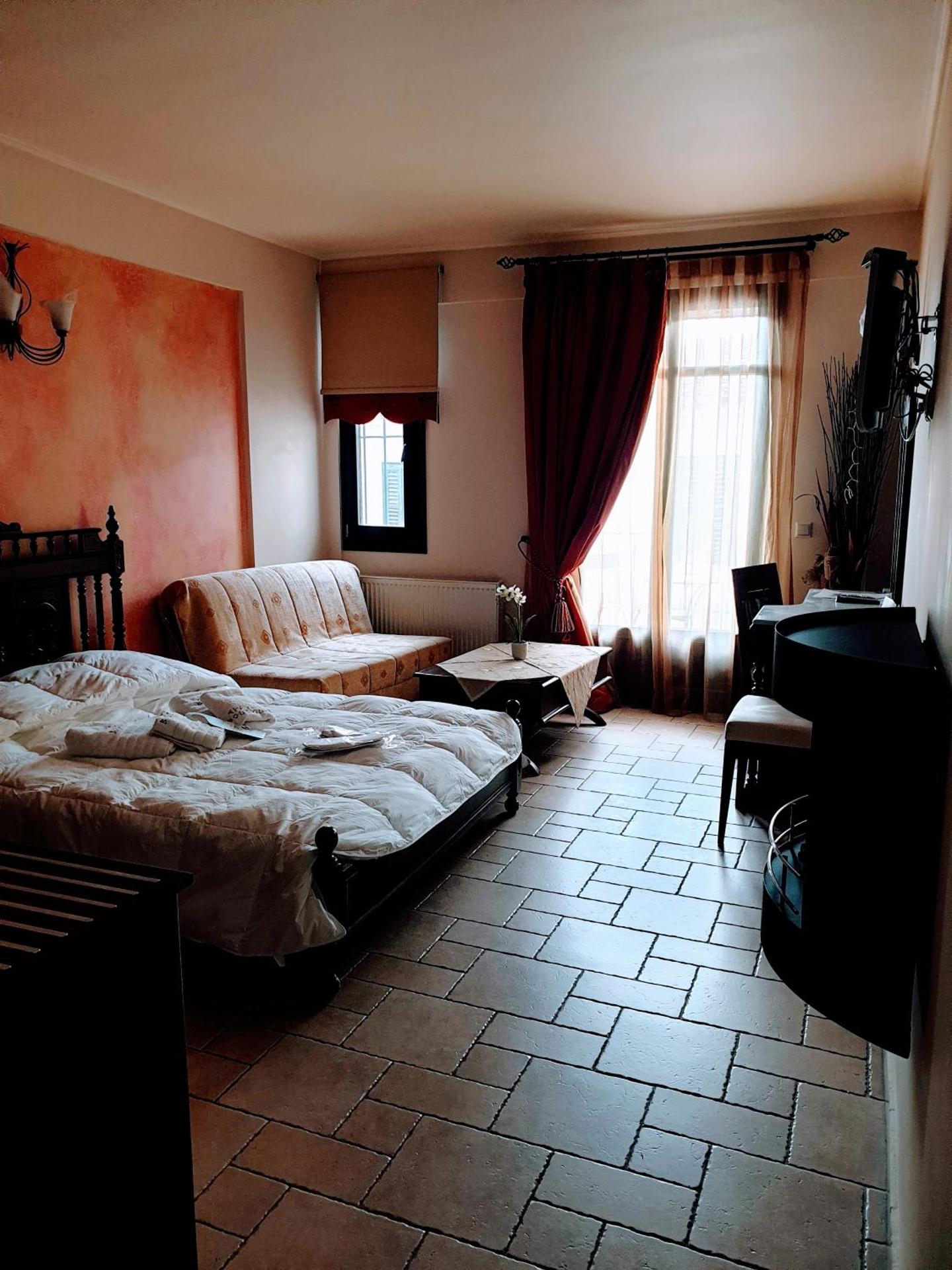 ''EPAVLIS boutique GALAXIDI'' - Photo 211