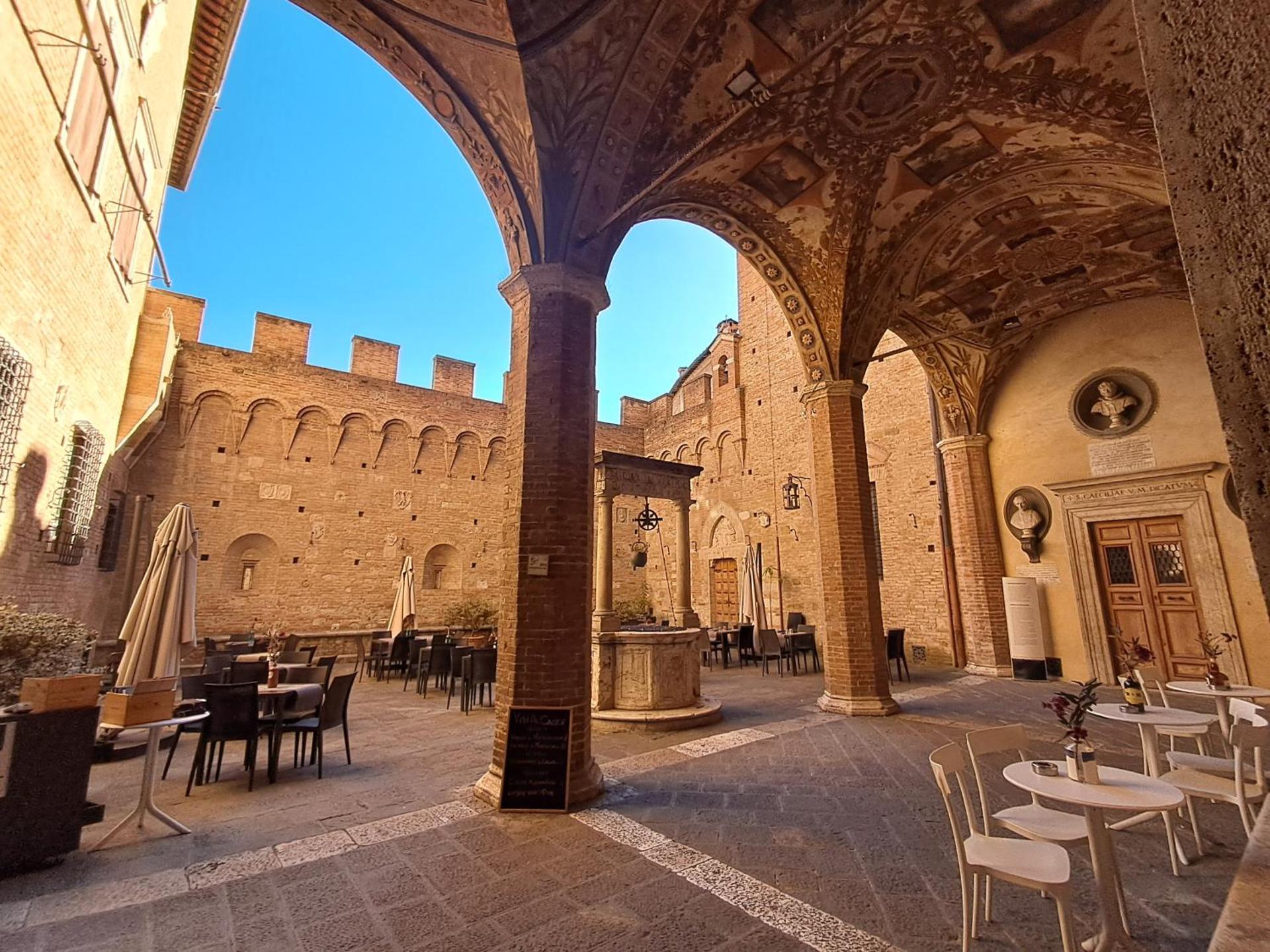 Hotel Minerva - Photo 104