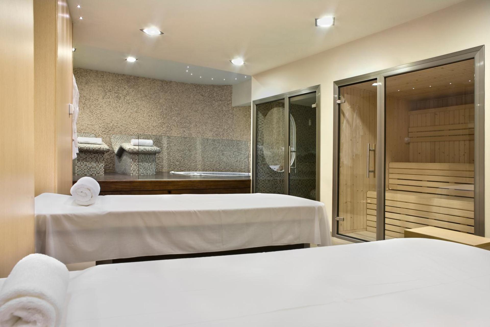 Ramada Plaza by Wyndham Thraki - Photo 76