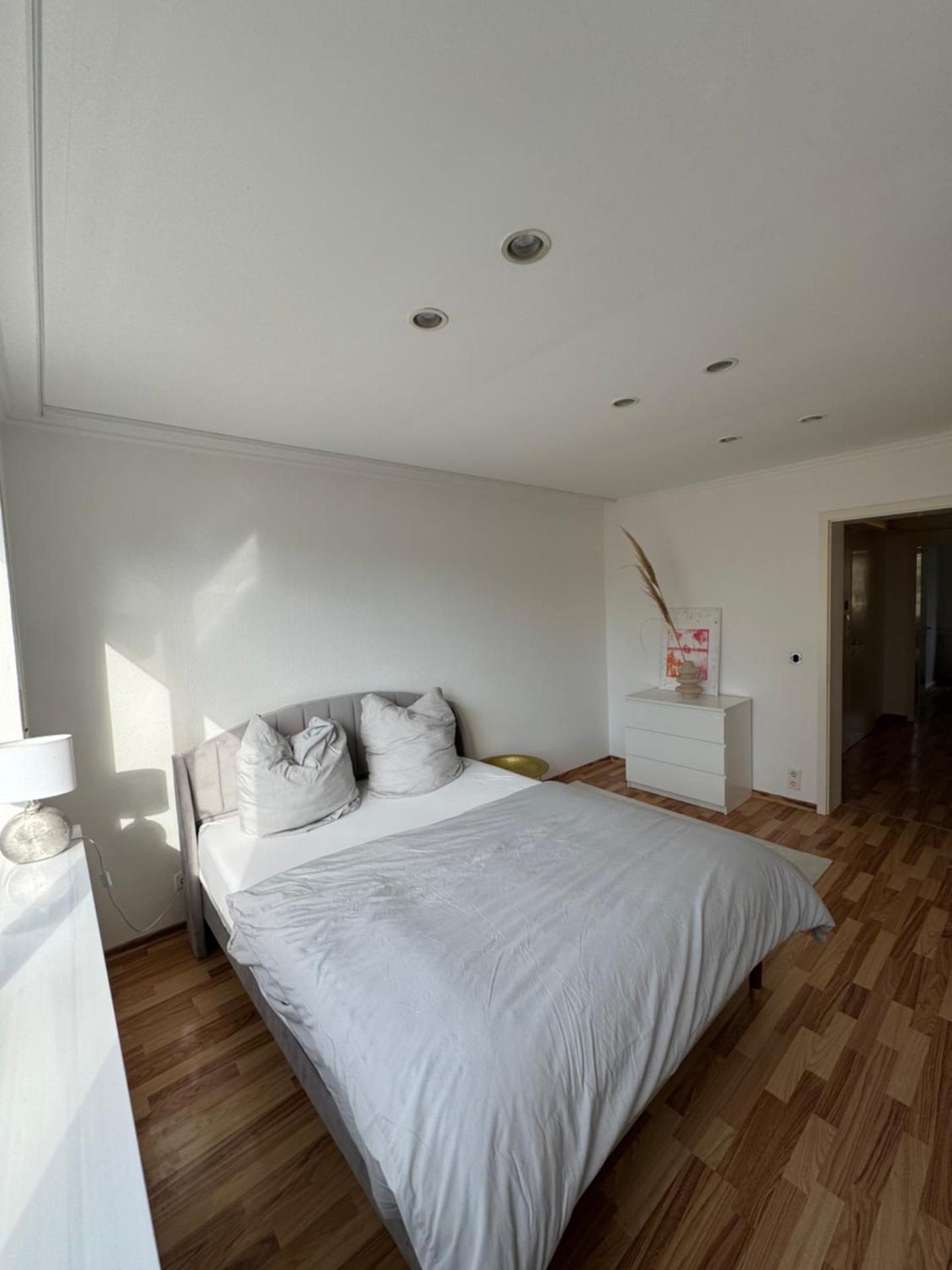 Quiet Family Apartment - 10 min to Center & Oktoberfest - Free Parking - Balcony - near Nymphenburg Palace & Botanical garden - Photo 7