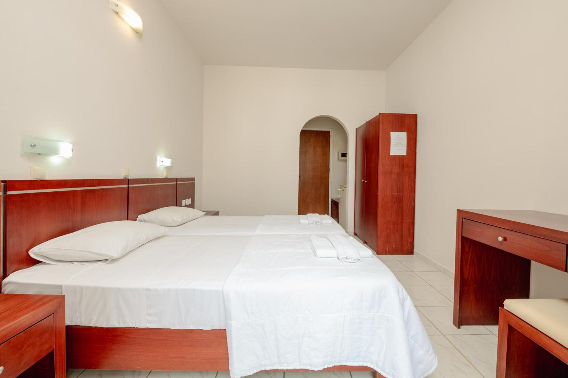 Canadian Hotel - Photo 54