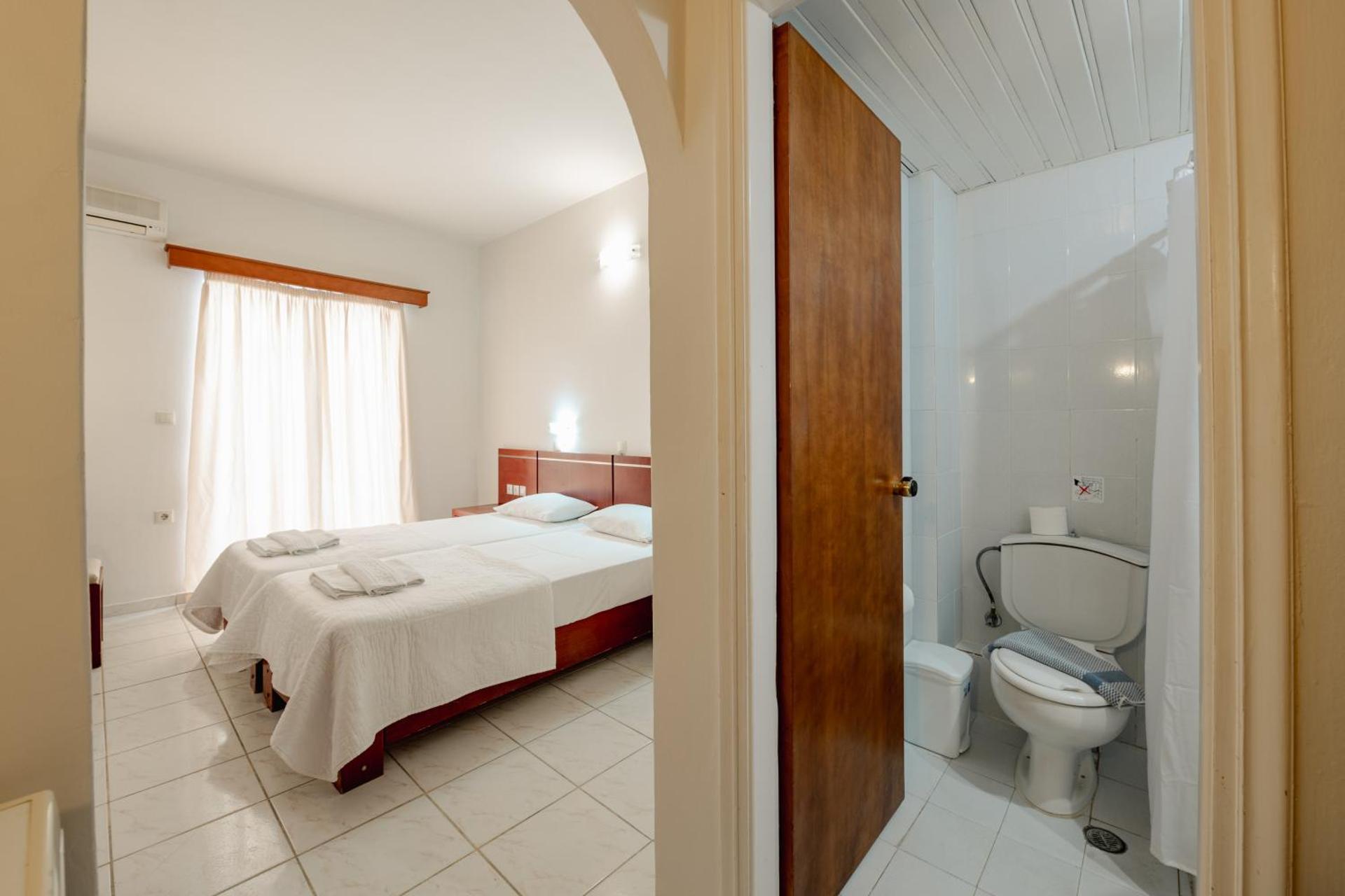 Canadian Hotel - Photo 53