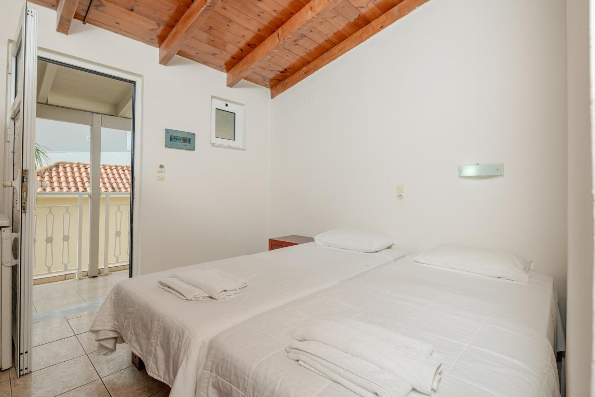 Canadian Hotel - Photo 2