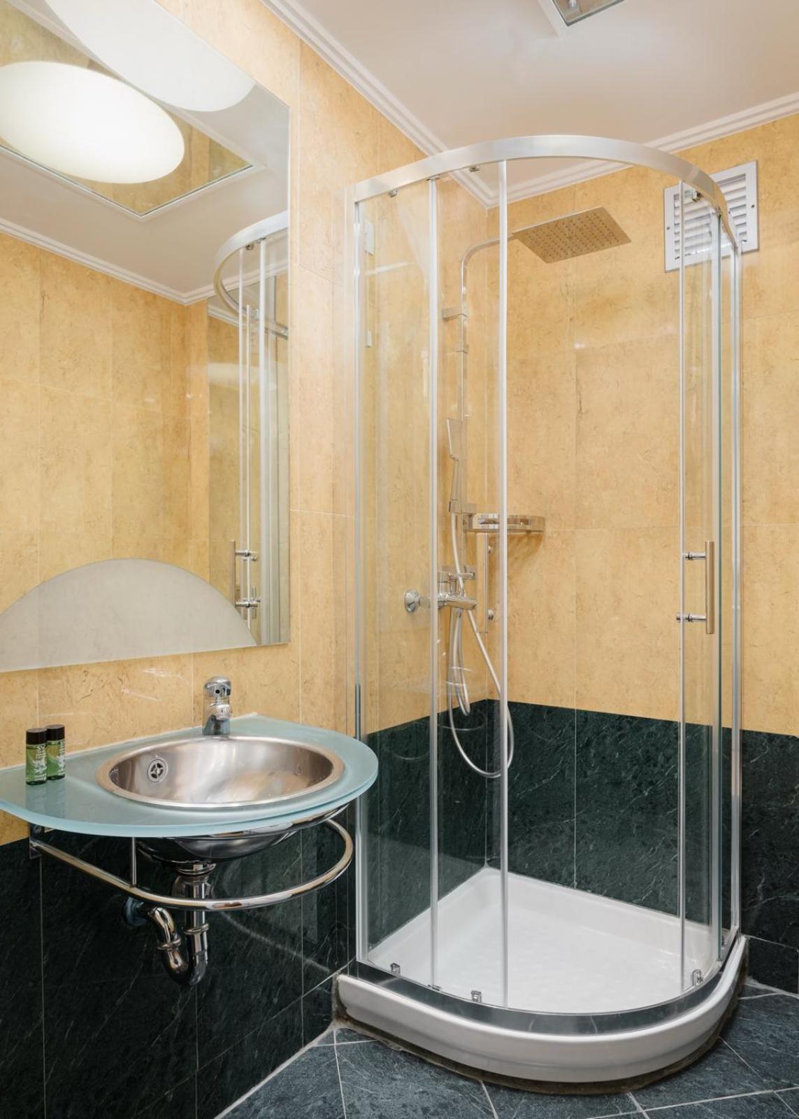 Kreoli Hotel - Photo 8