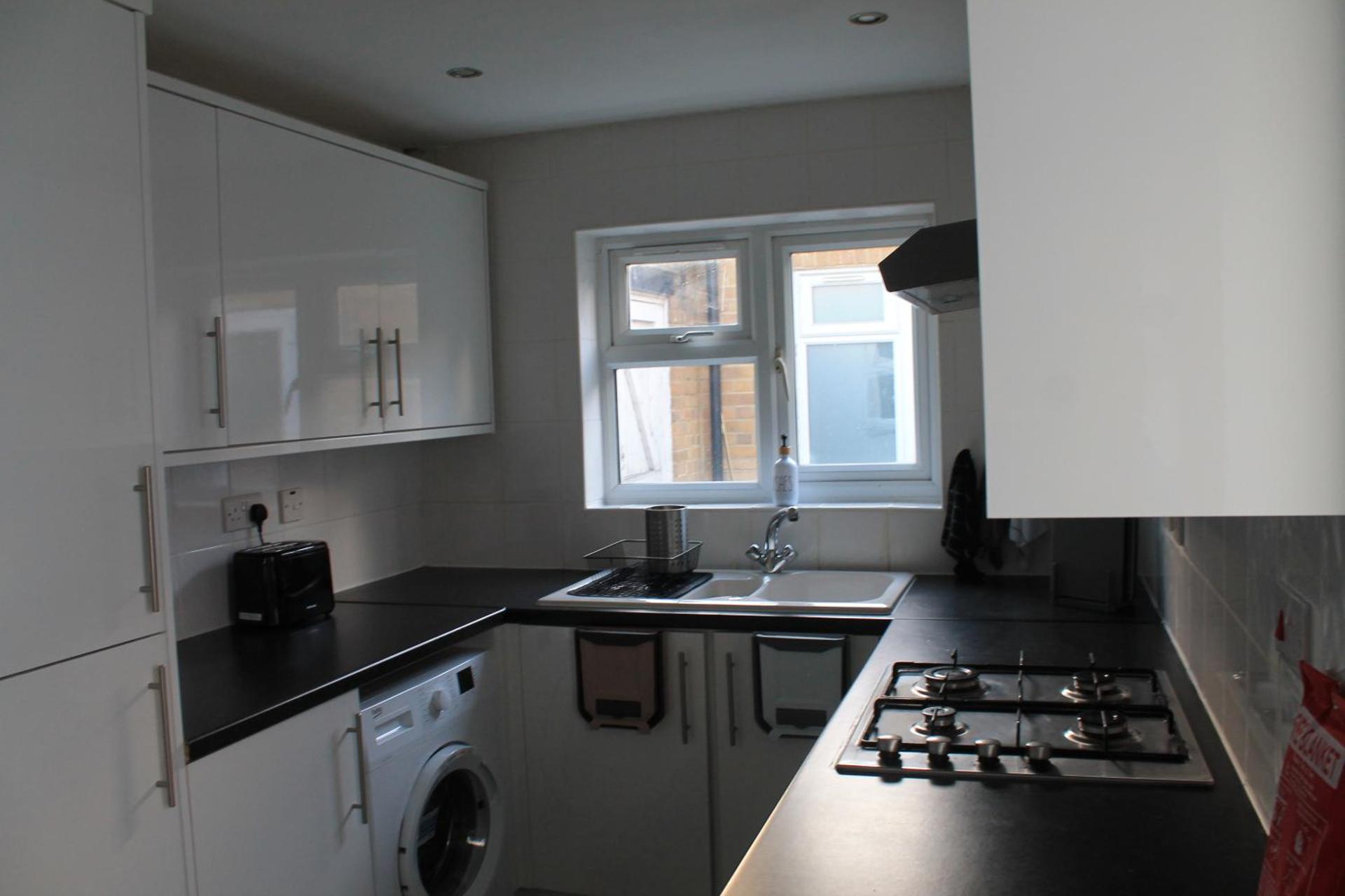 City Reach Retreat Spacious 4Bed House Startford Maryland Great Transport Links - Photo 12