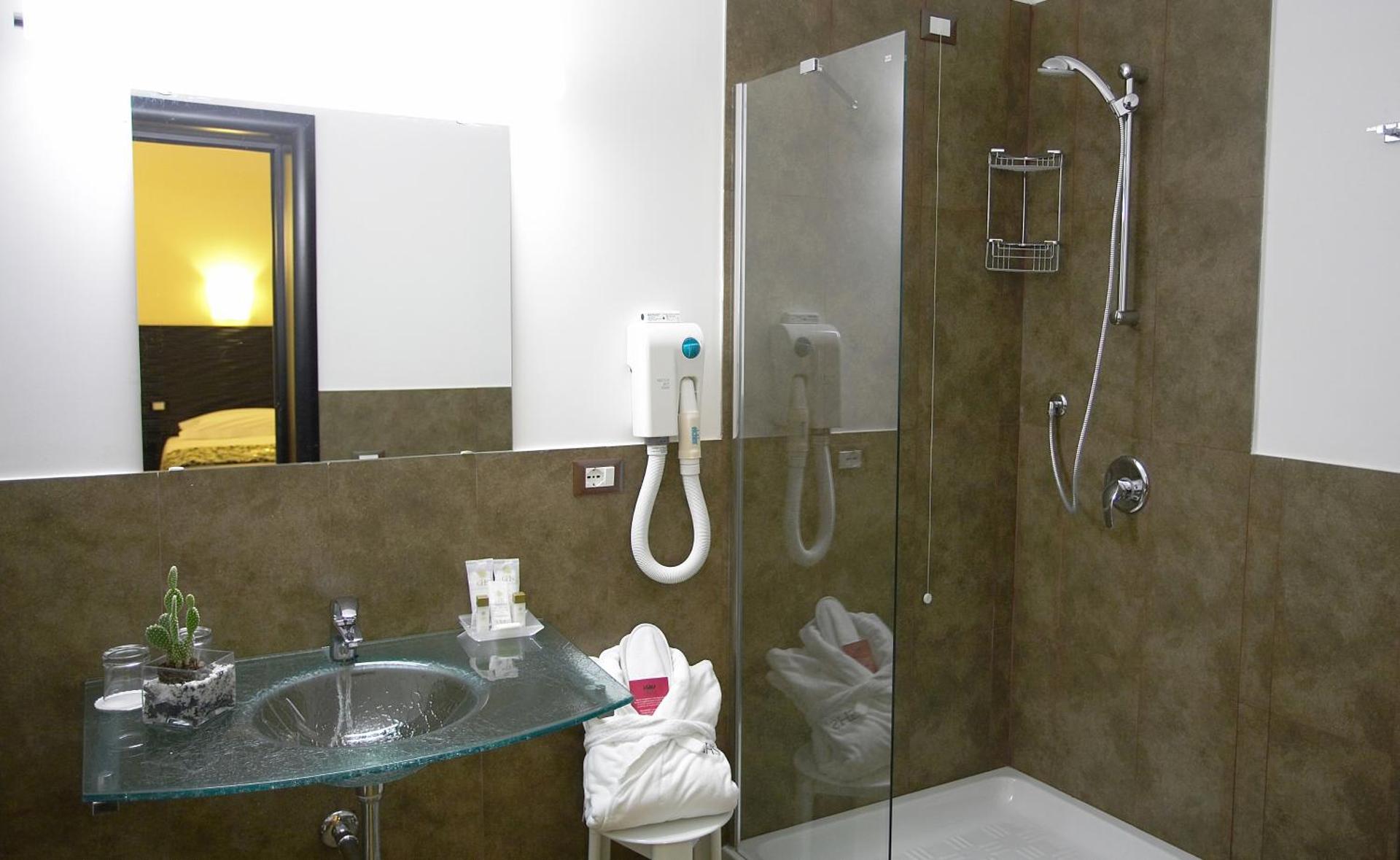 Hotel Garibaldi - Photo 34