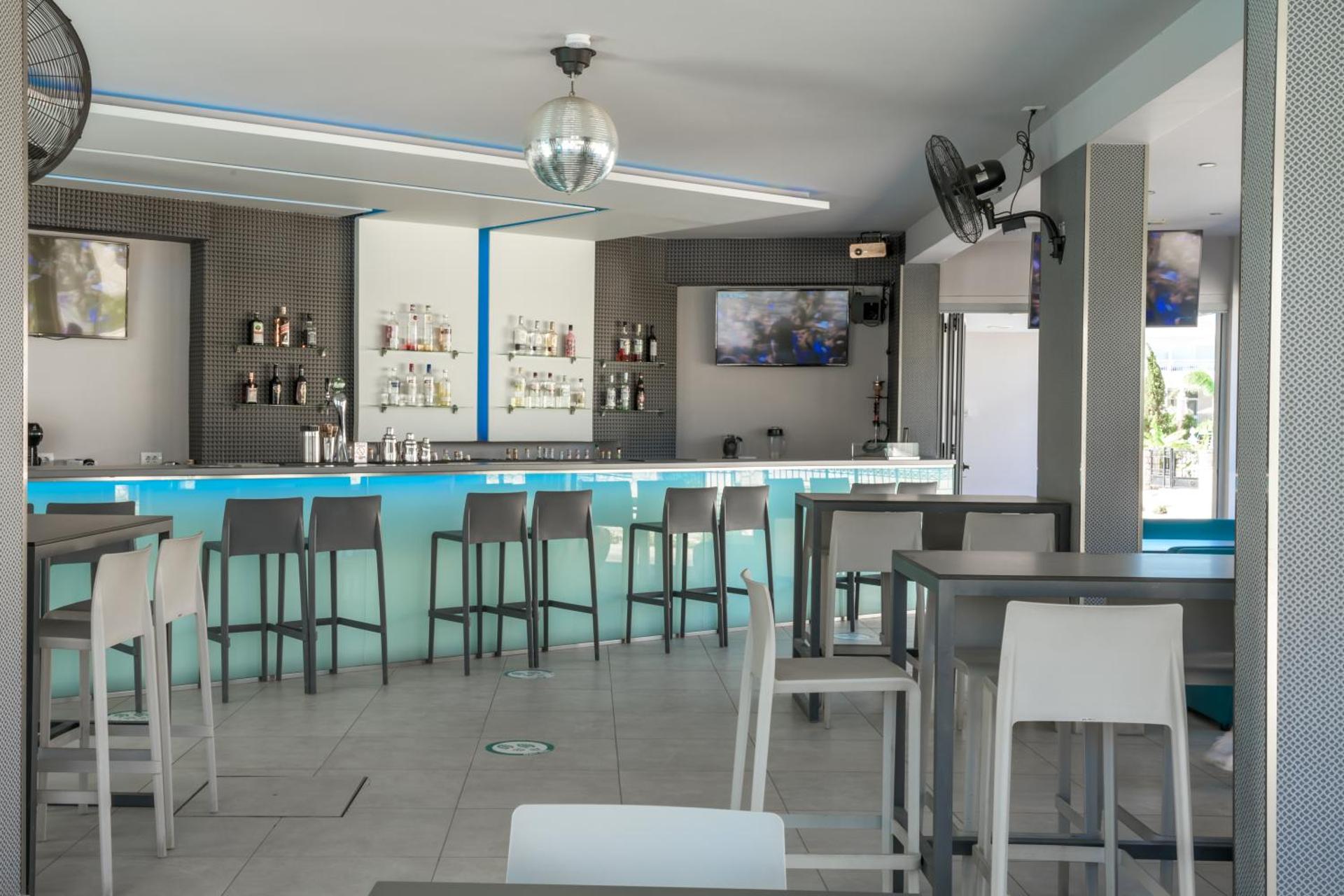 Canadian Hotel - Photo 96