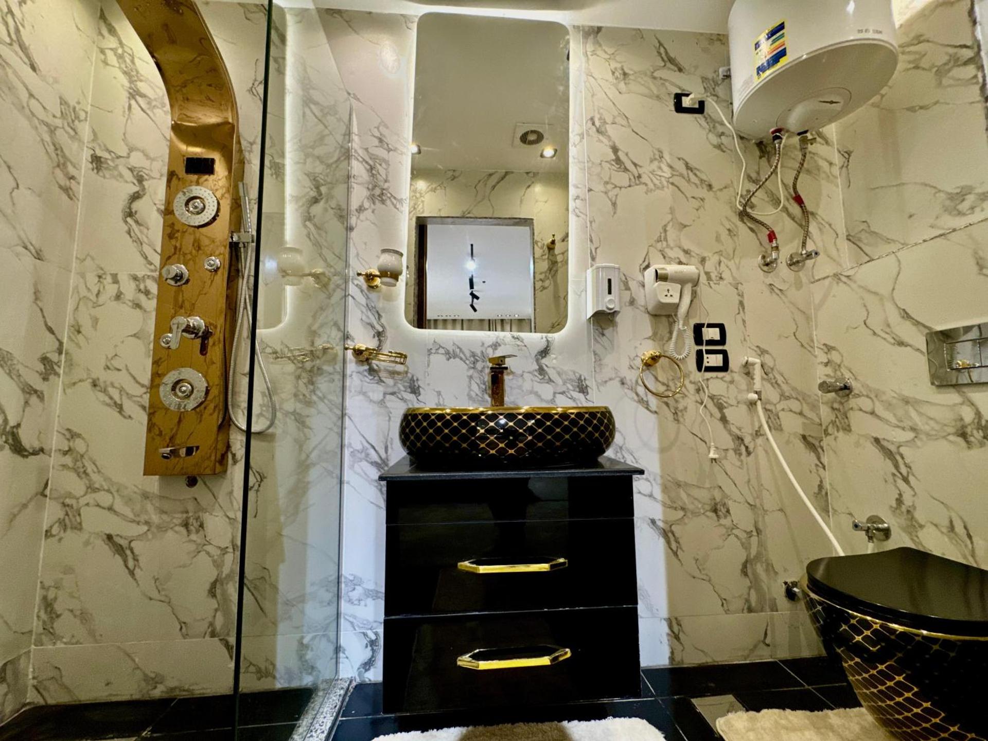 Shiny Pyramids Boutique Hotel - Photo 38