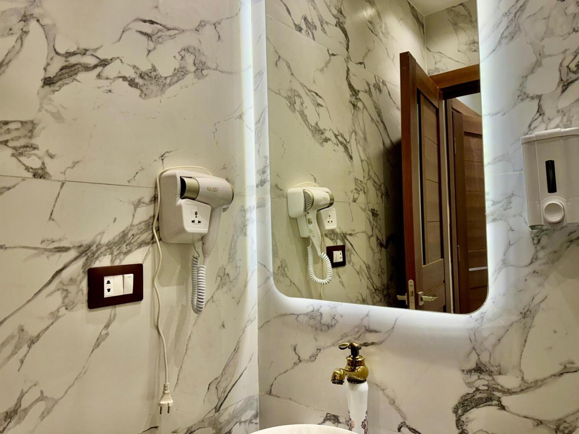 Shiny Pyramids Boutique Hotel - Photo 14