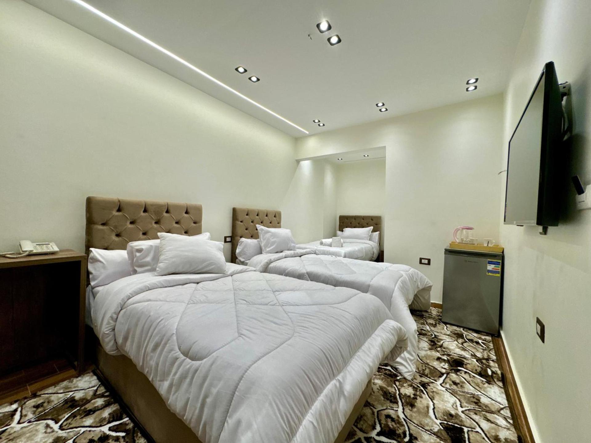 Shiny Pyramids Boutique Hotel - Photo 3