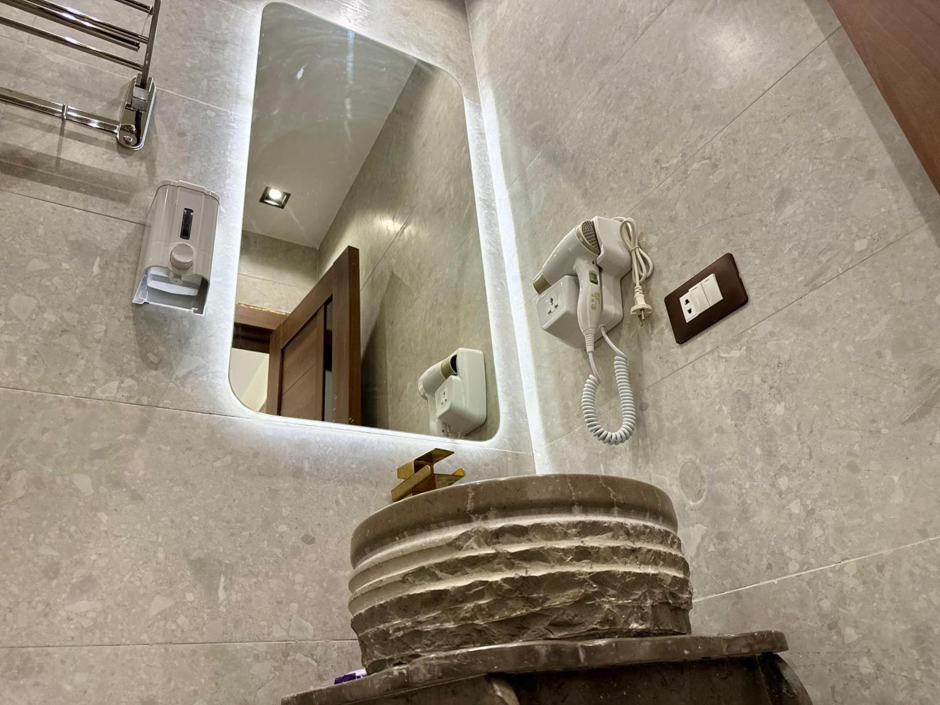 Shiny Pyramids Boutique Hotel - Photo 10