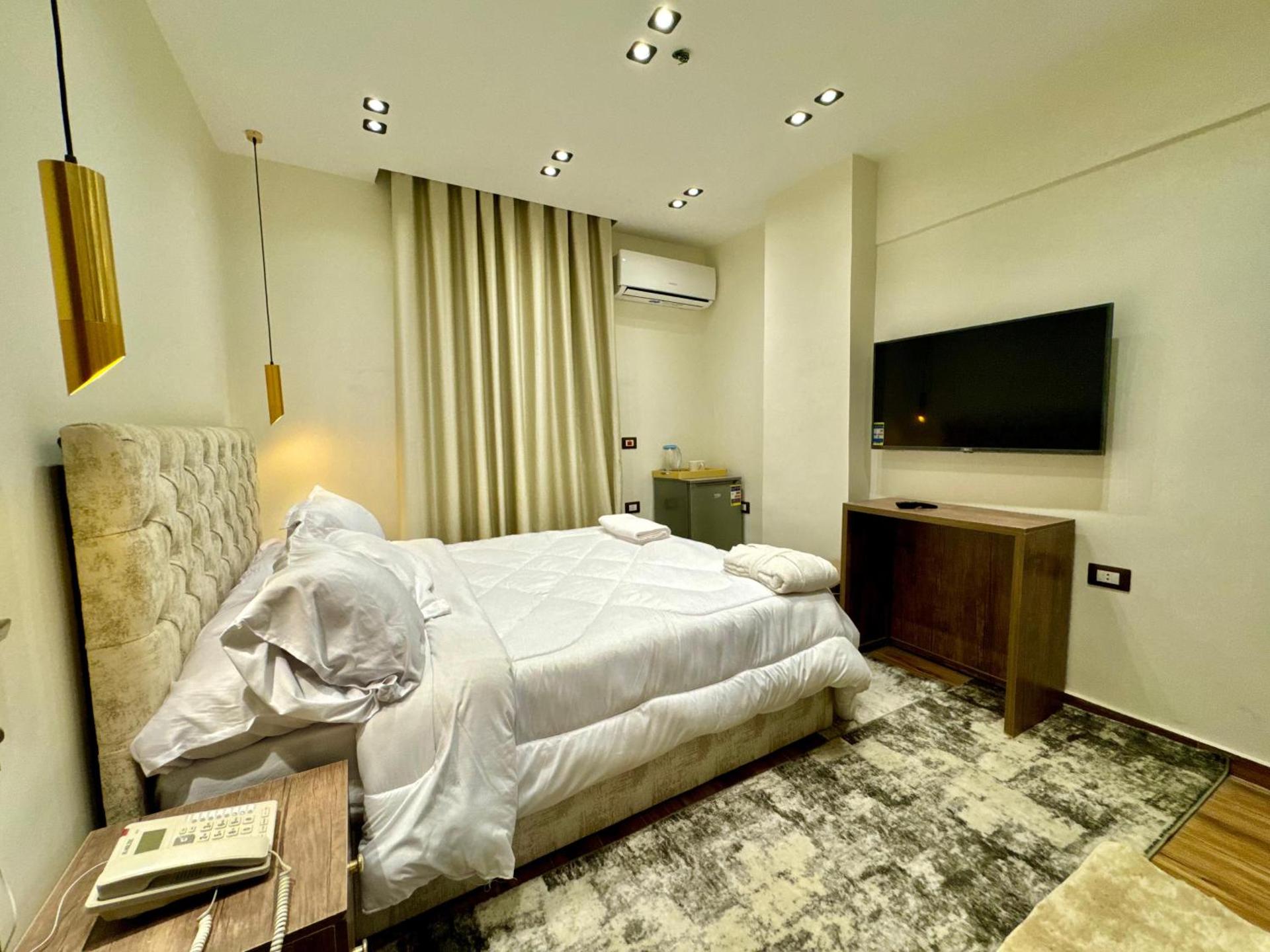 Shiny Pyramids Boutique Hotel - Photo 33