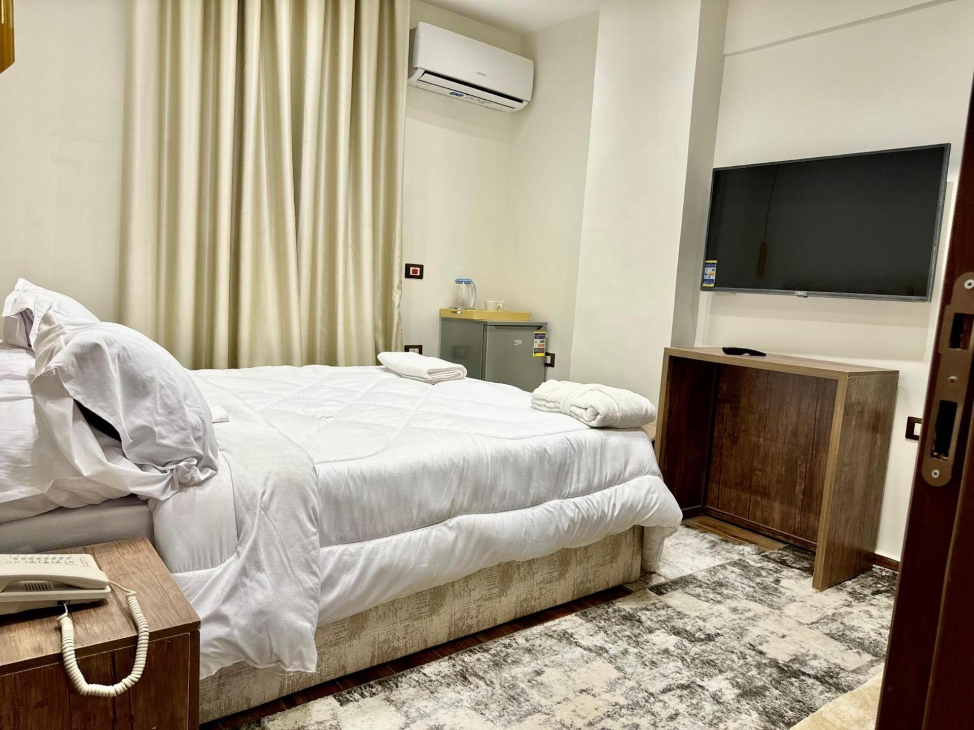 Shiny Pyramids Boutique Hotel - Photo 28