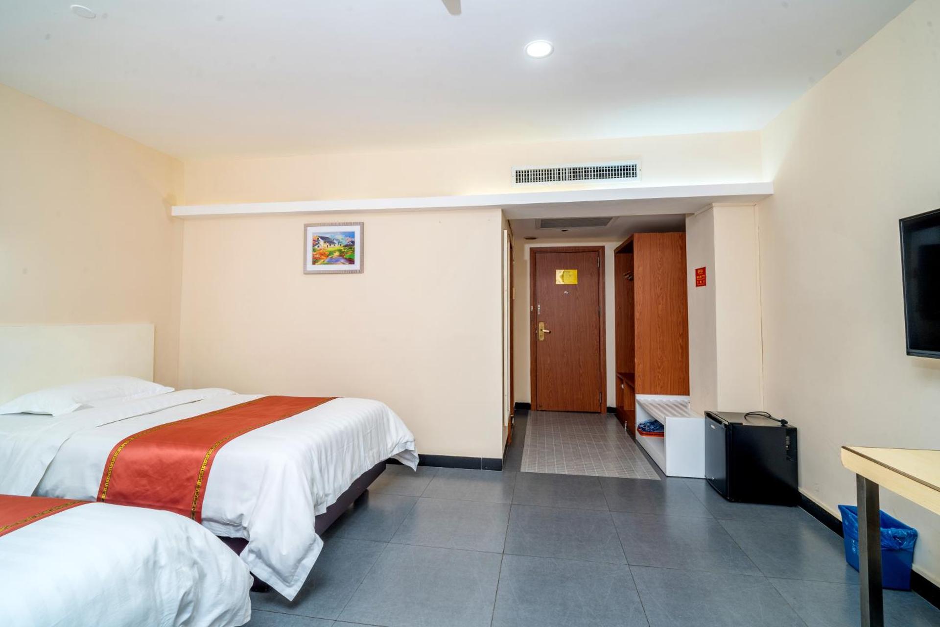 LN Whitehouse Hotel - Photo 28