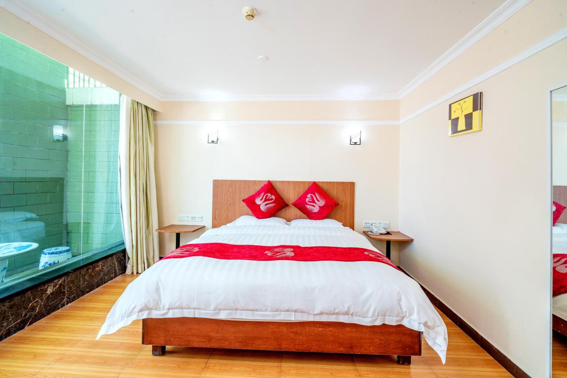 LN Whitehouse Hotel - Photo 33