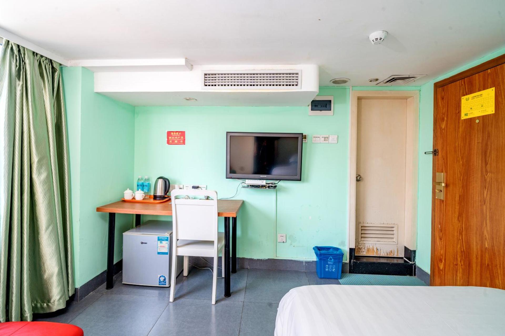 LN Whitehouse Hotel - Photo 5