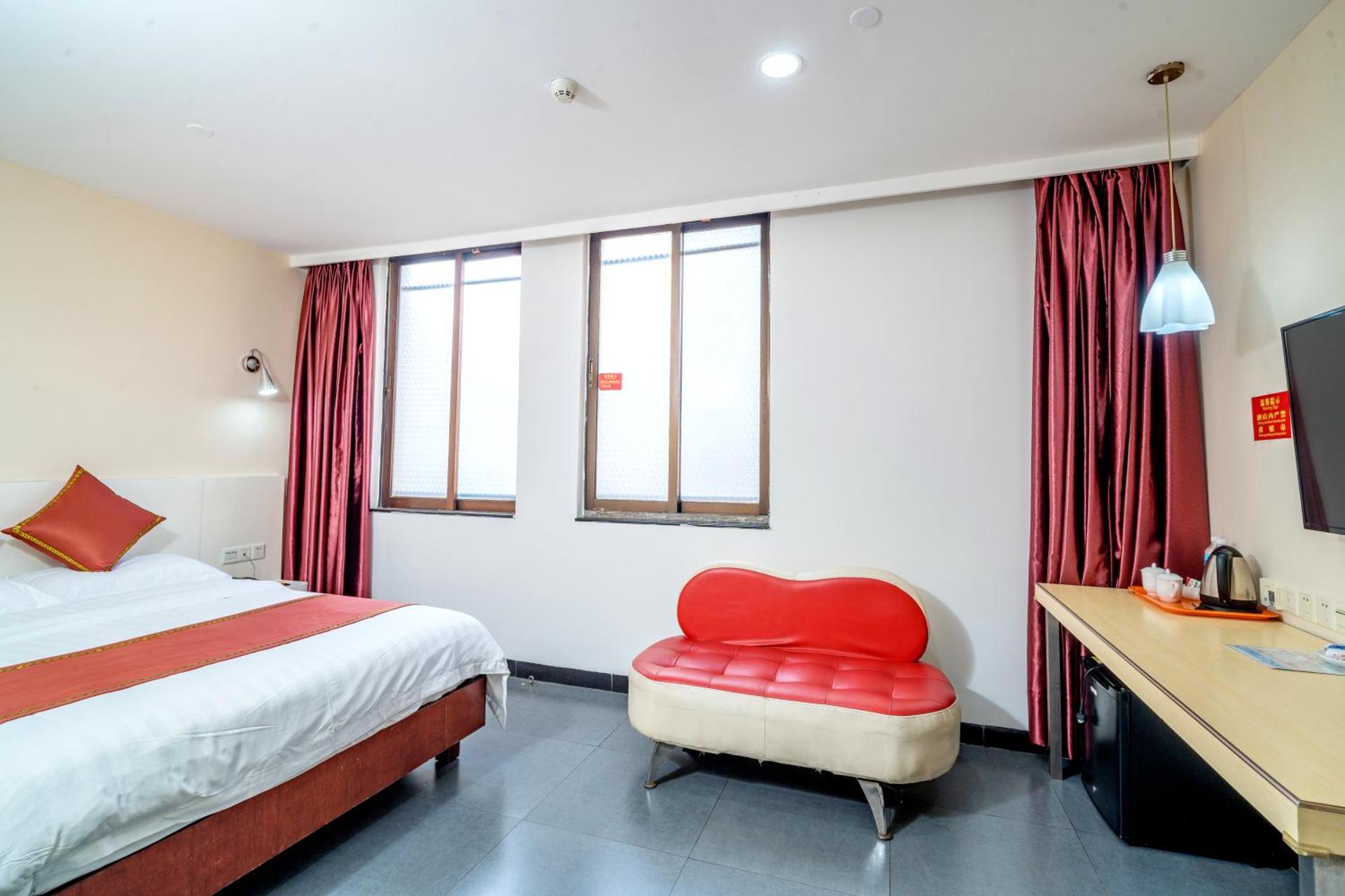 LN Whitehouse Hotel - Photo 8