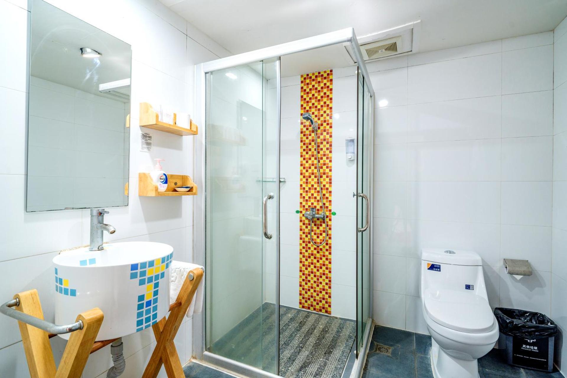 LN Whitehouse Hotel - Photo 10