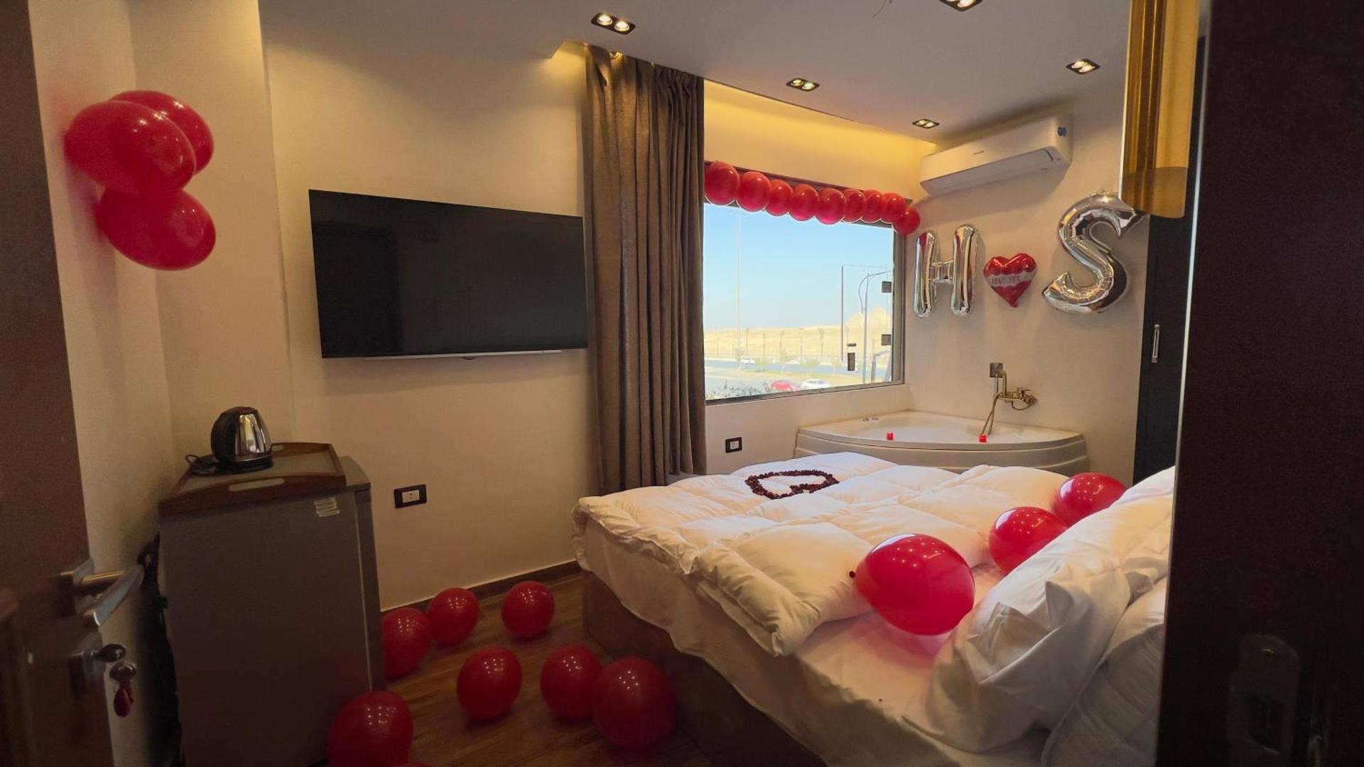 New White Pyramids Inn - Photo 34