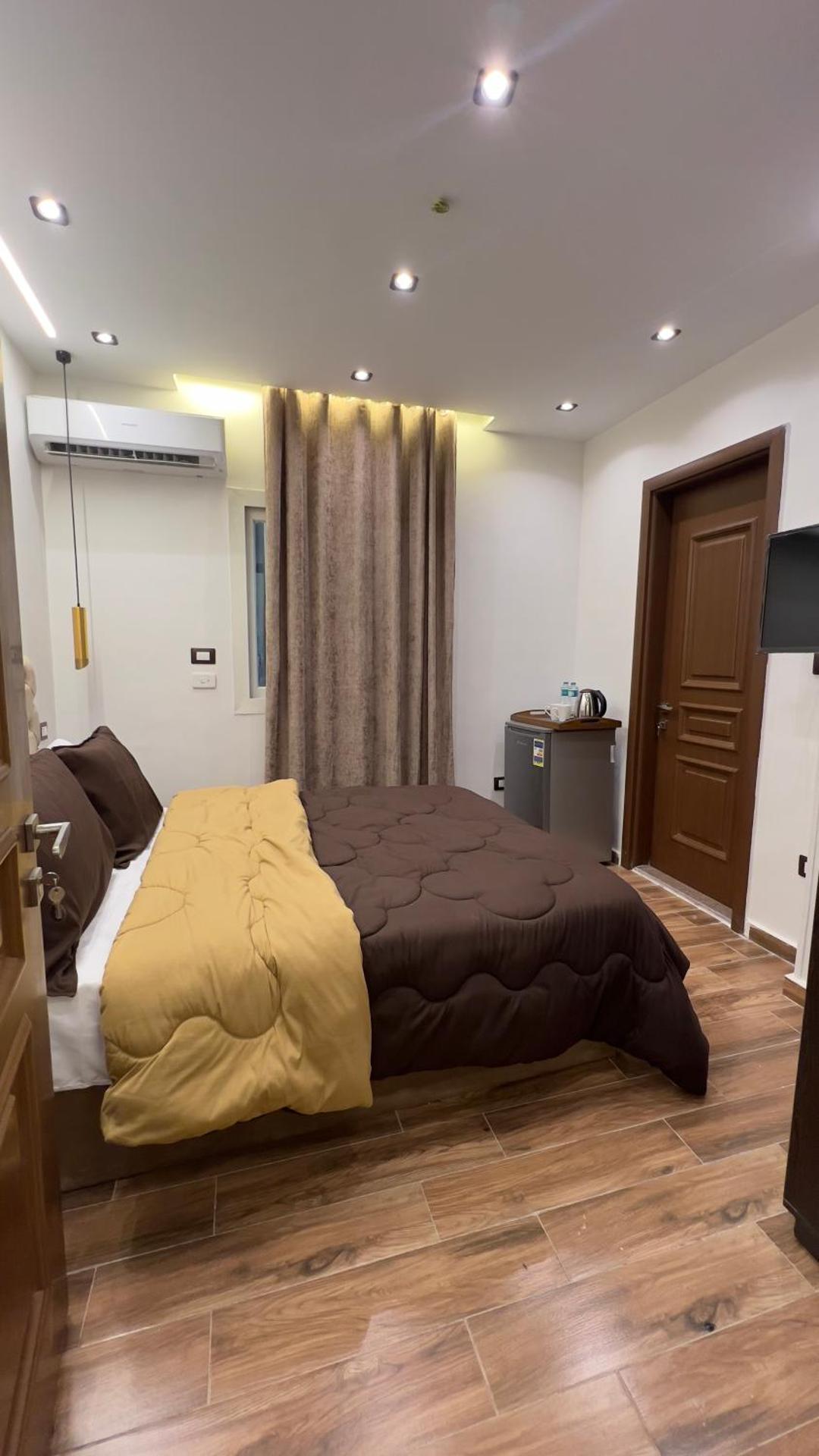 New White Pyramids Inn - Photo 14