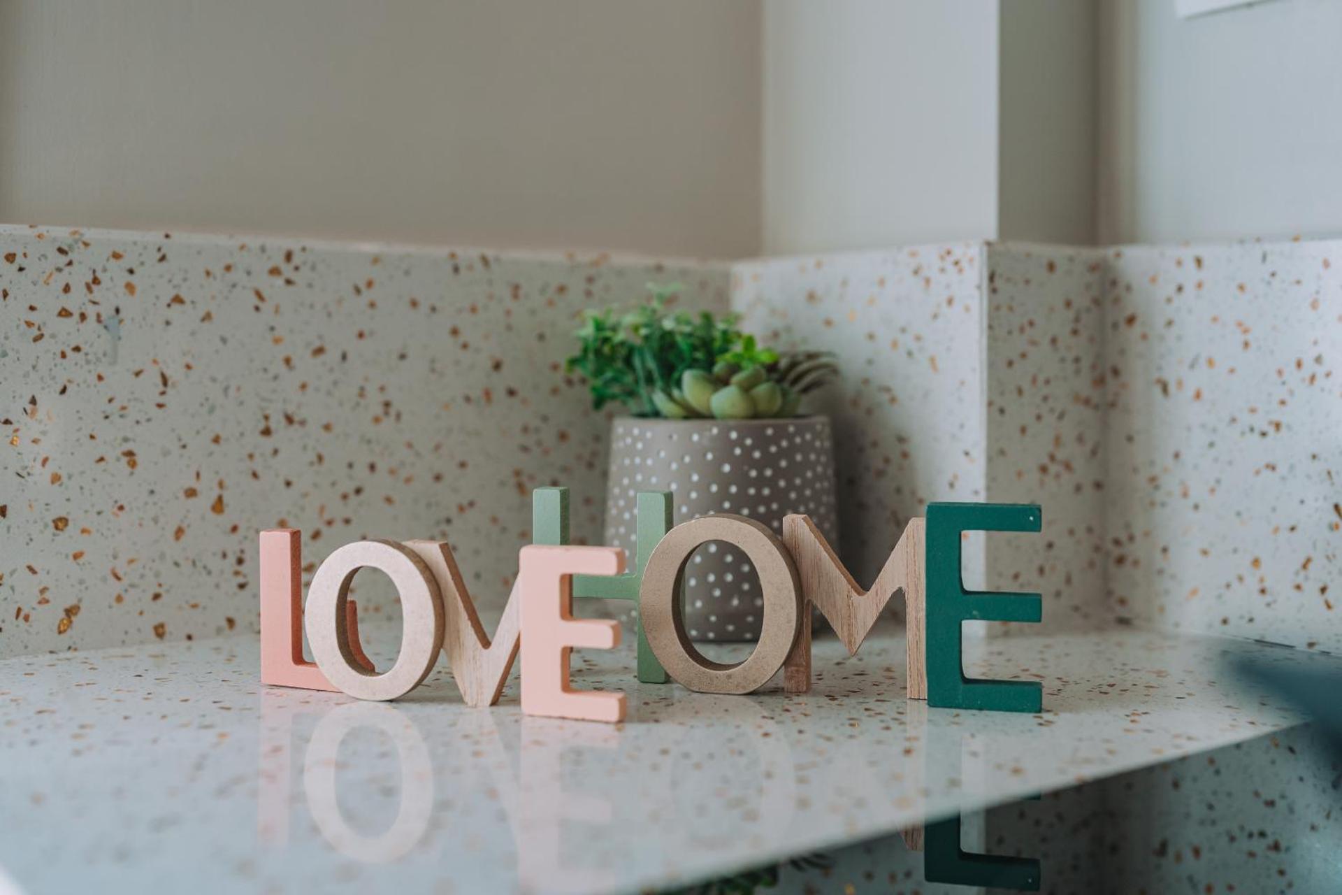 Brand New Building Deluxe Apartments With Parking Nearby Train - Photo 3