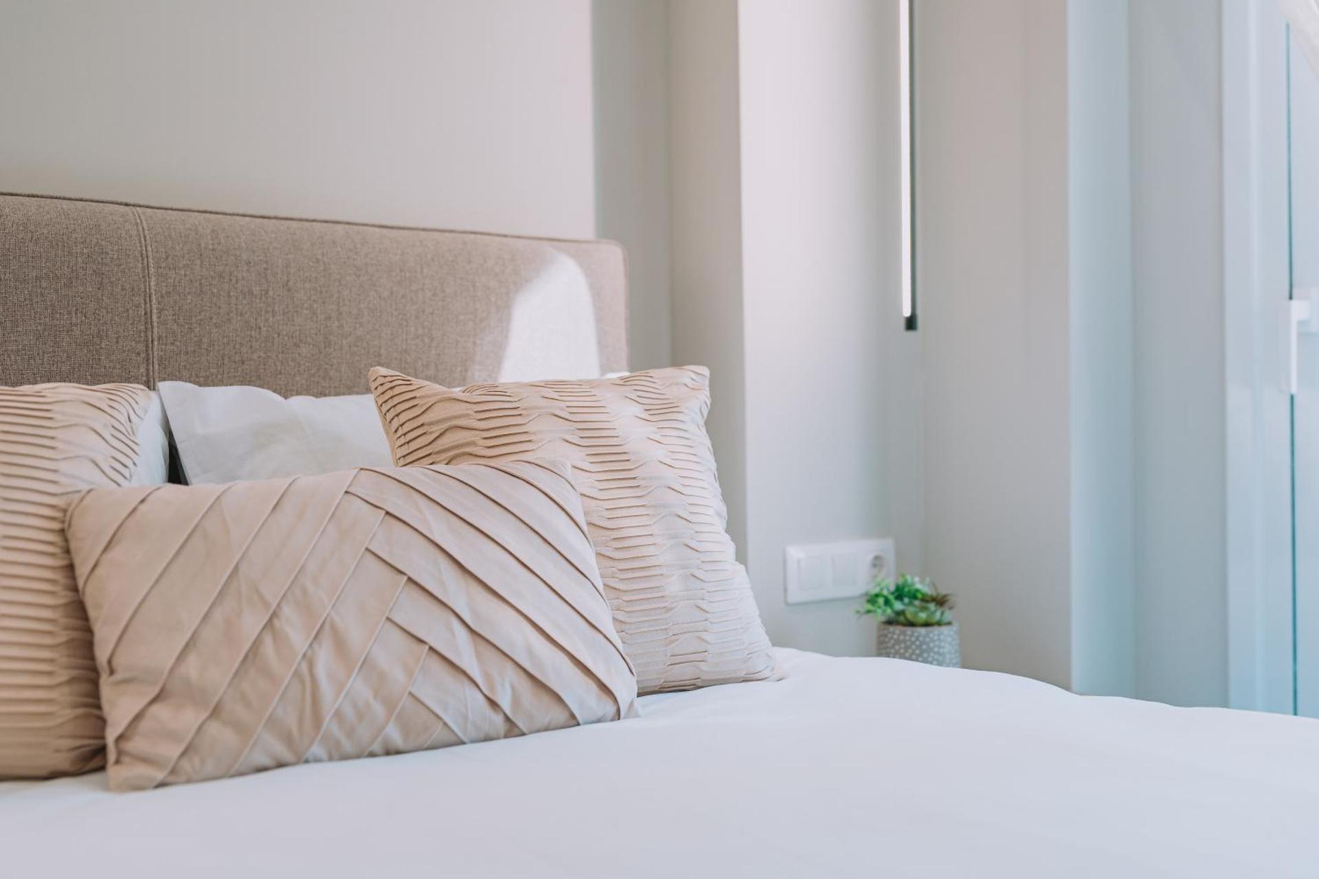 Brand New Building Deluxe Apartments With Parking Nearby Train - Photo 4