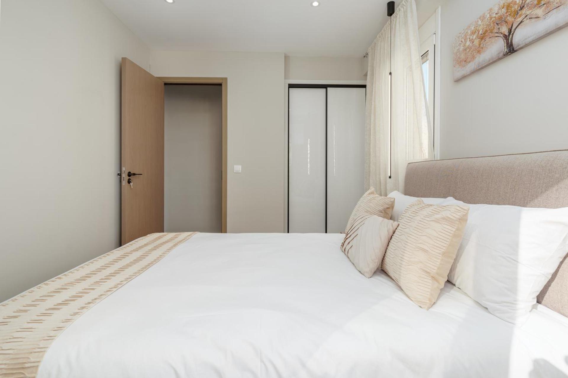 Brand New Building Deluxe Apartments With Parking Nearby Train - Photo 7